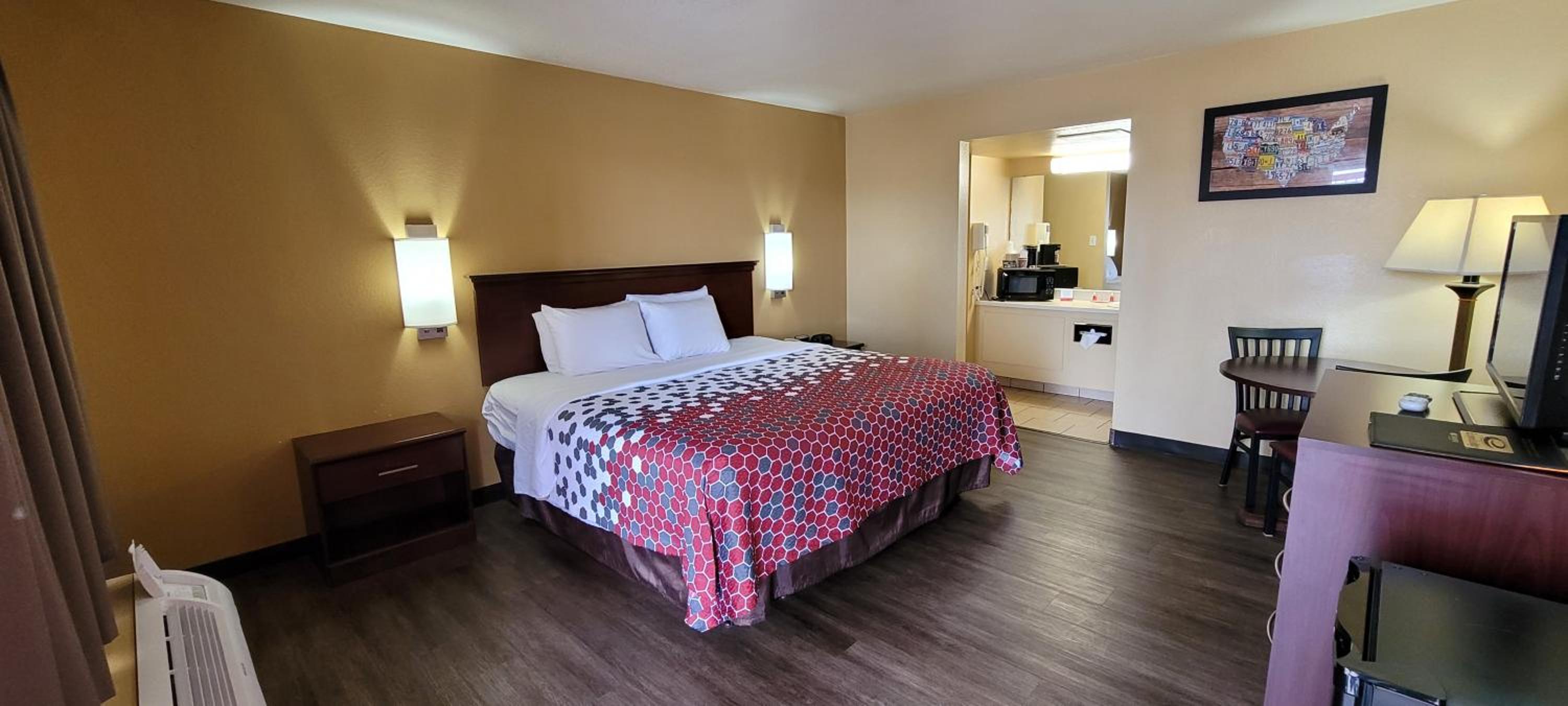 King Room - Non-Smoking - Photo 8