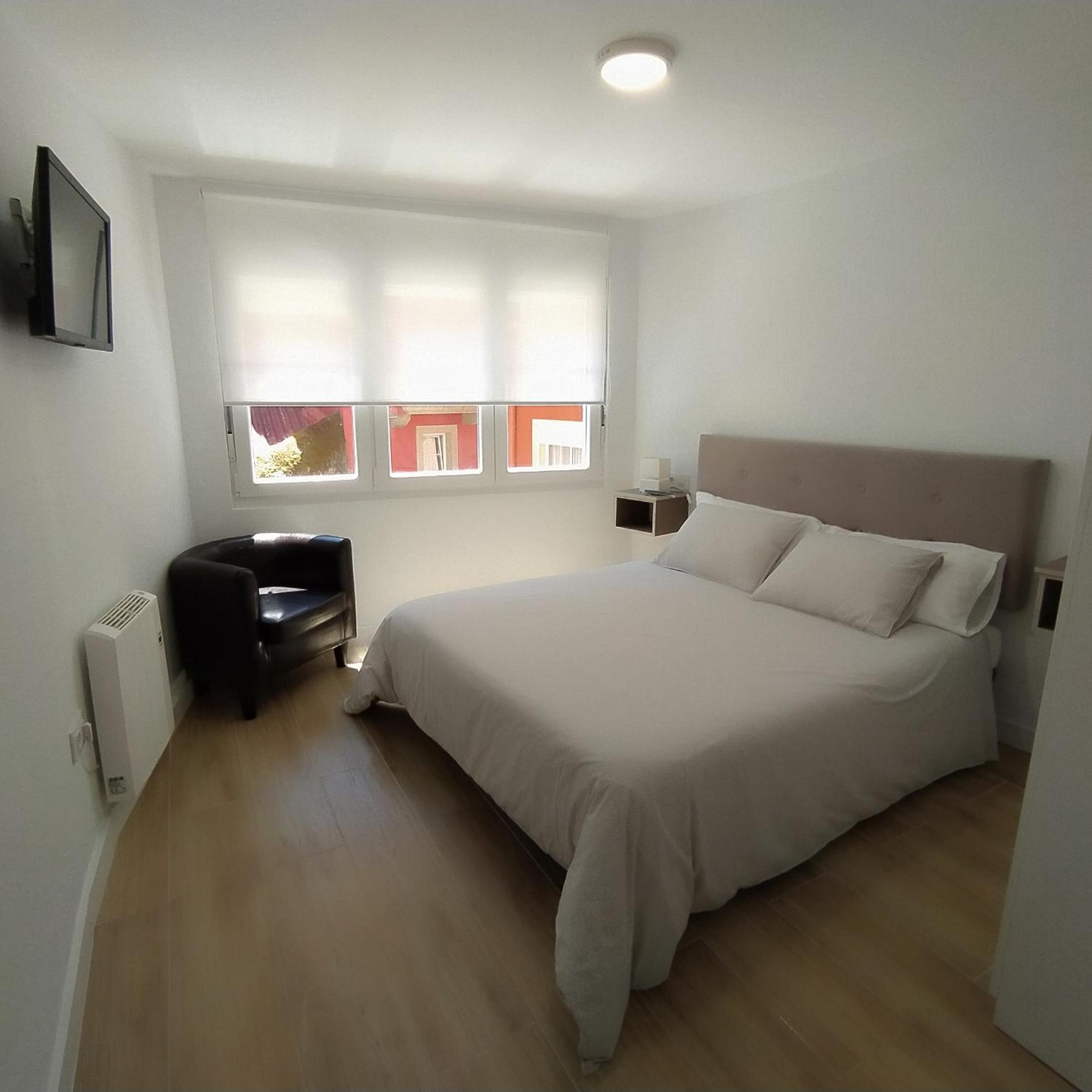 Two-Bedroom House - Photo 3
