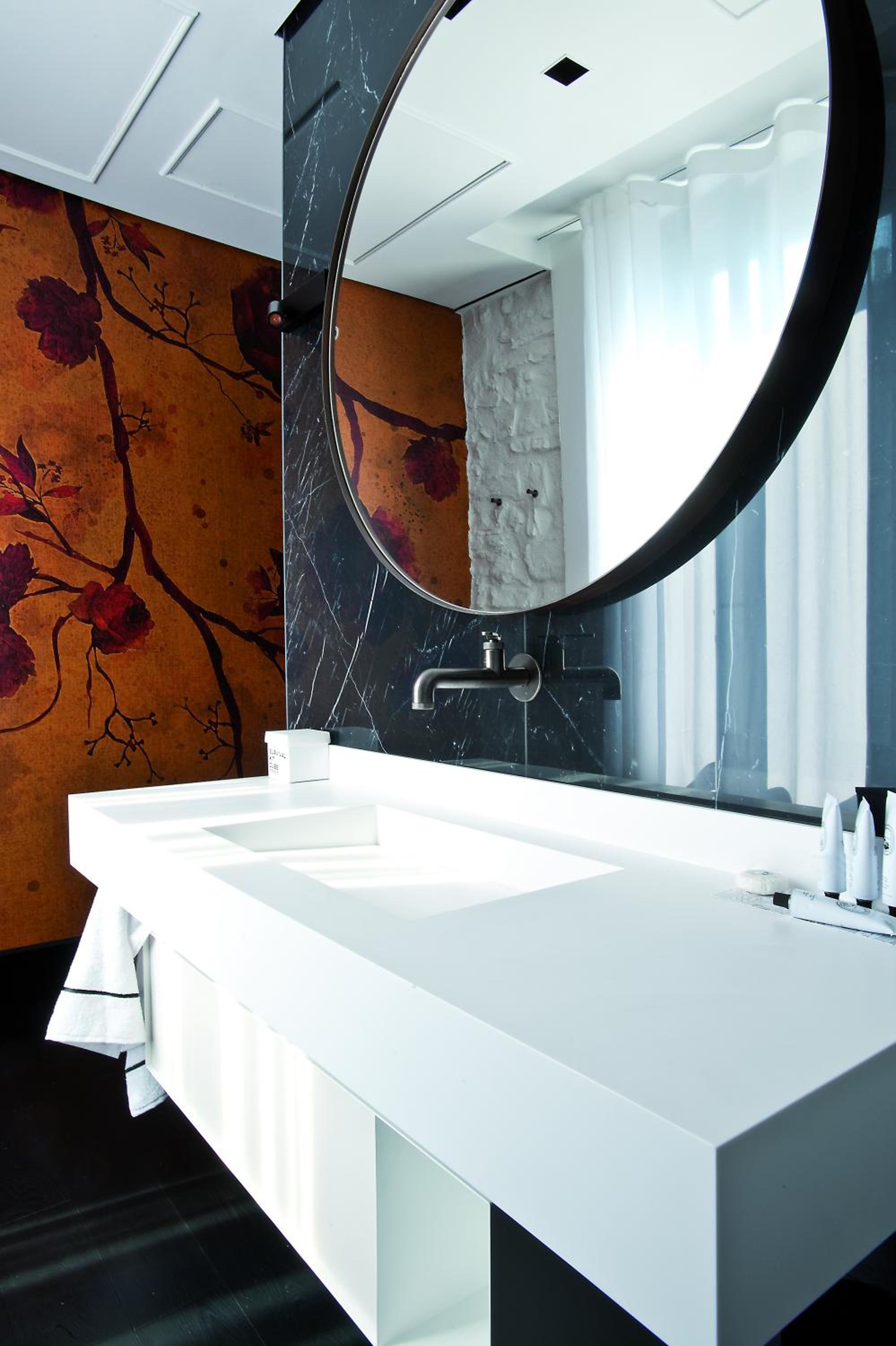 Suite - Photo 5