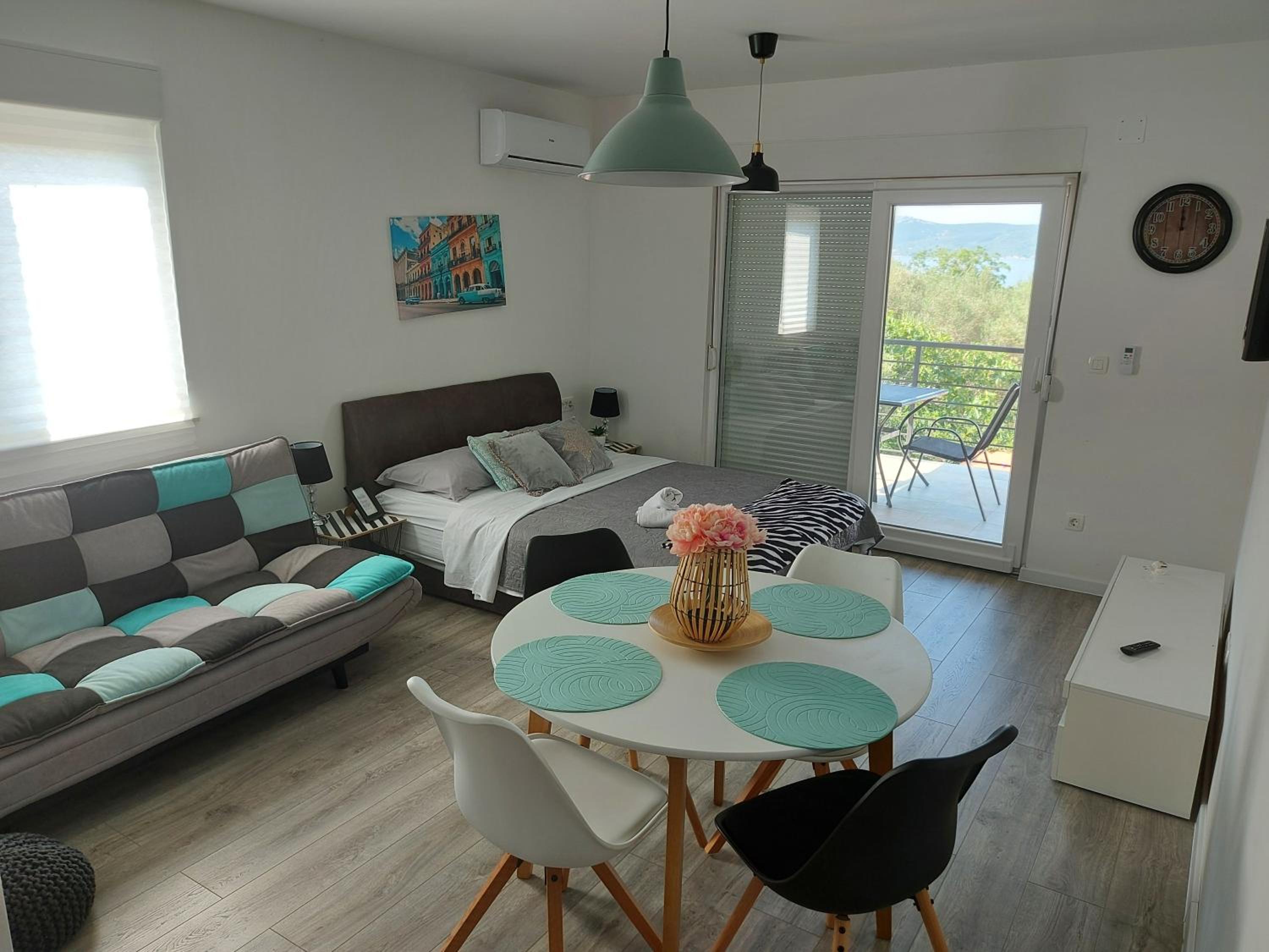 Studio Apartment with Sea View