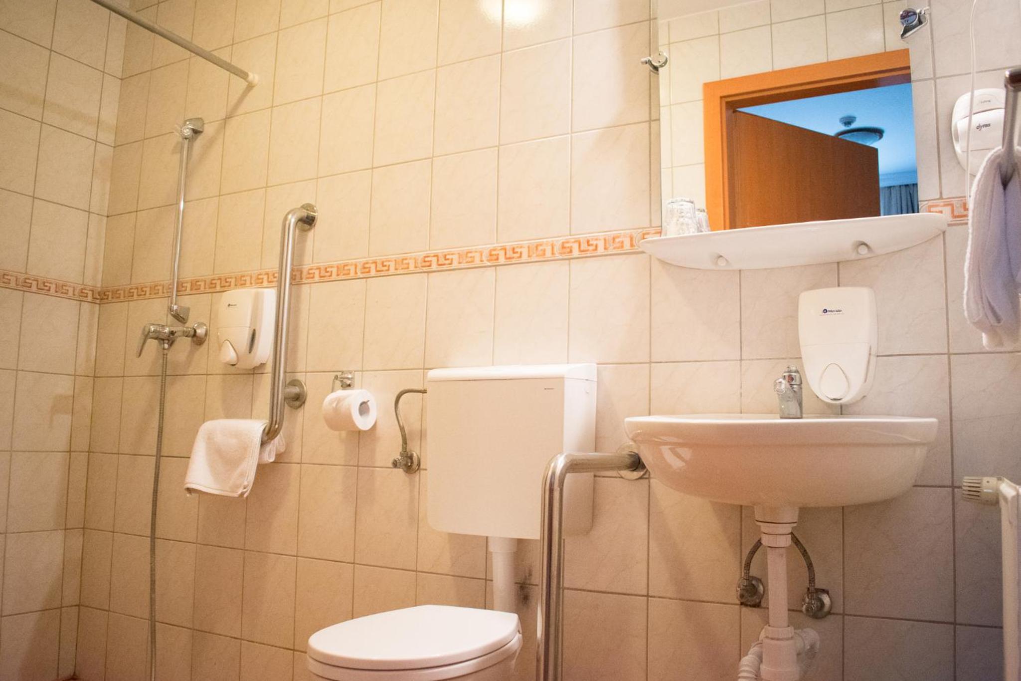Double Room - Disability Access photo 3