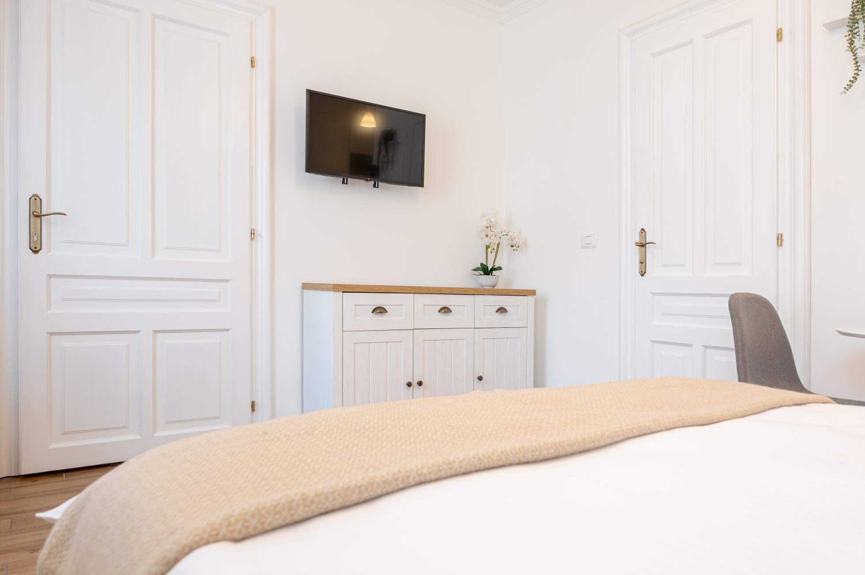 Double Room - Photo 4