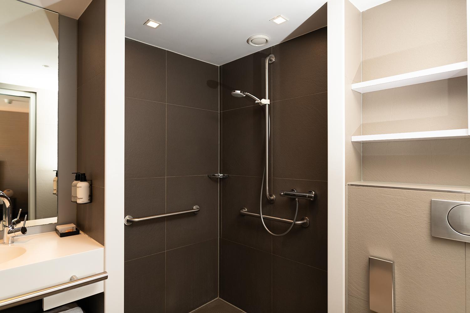 Deluxe Twin Room - Photo 3