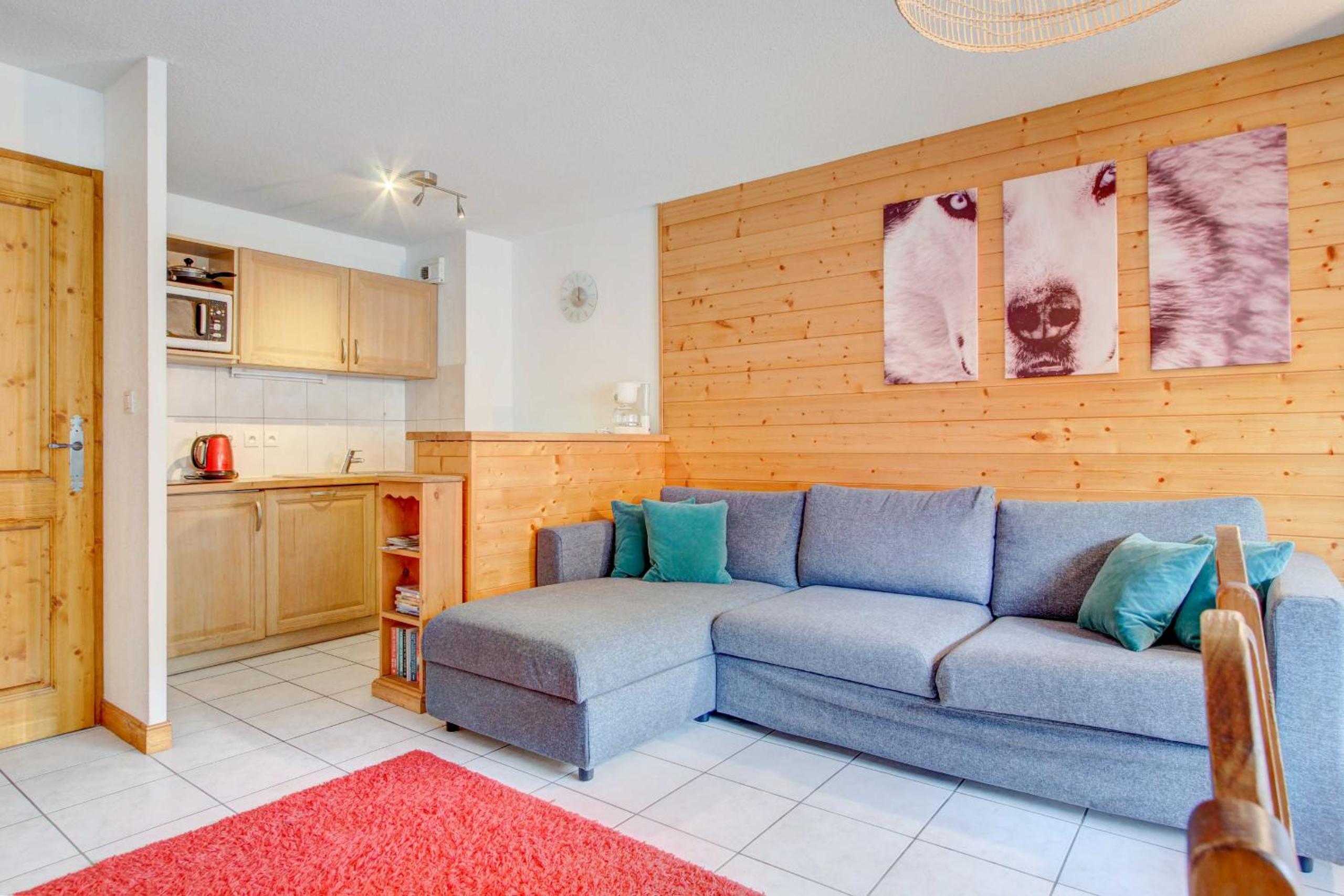 Apartment with Mountain View