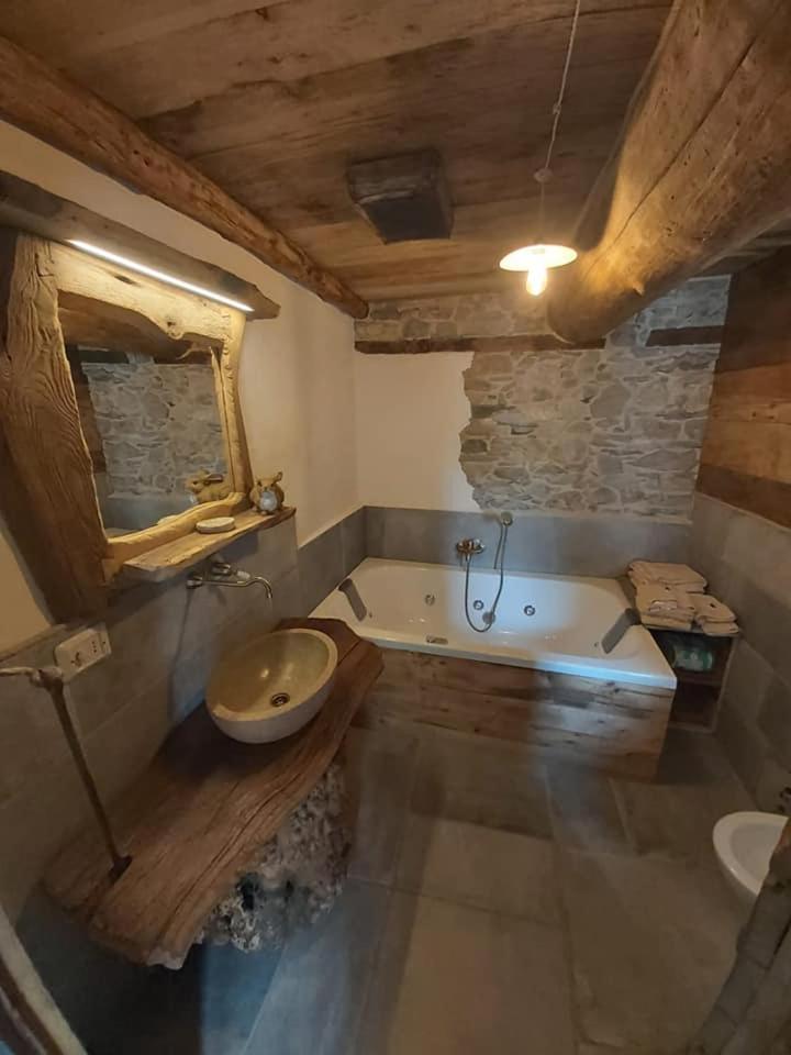 Double Room with Spa Bath photo 3