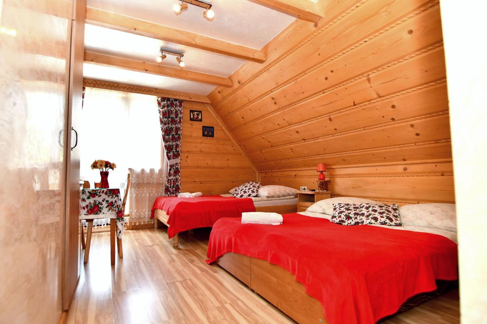 Quadruple Room with Double Bed and Balcony - Photo 8