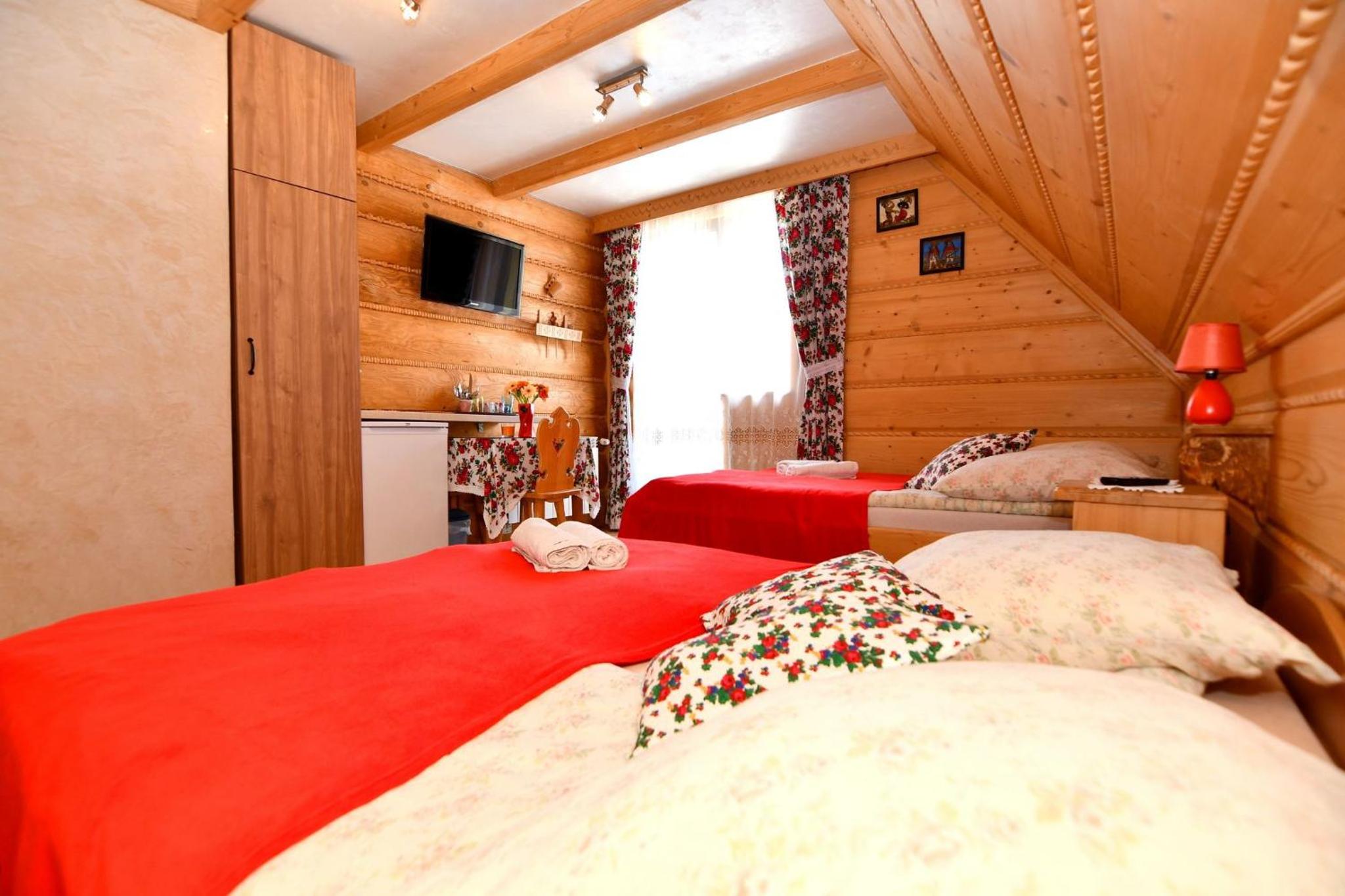 Quadruple Room with Double Bed and Balcony - Photo 20