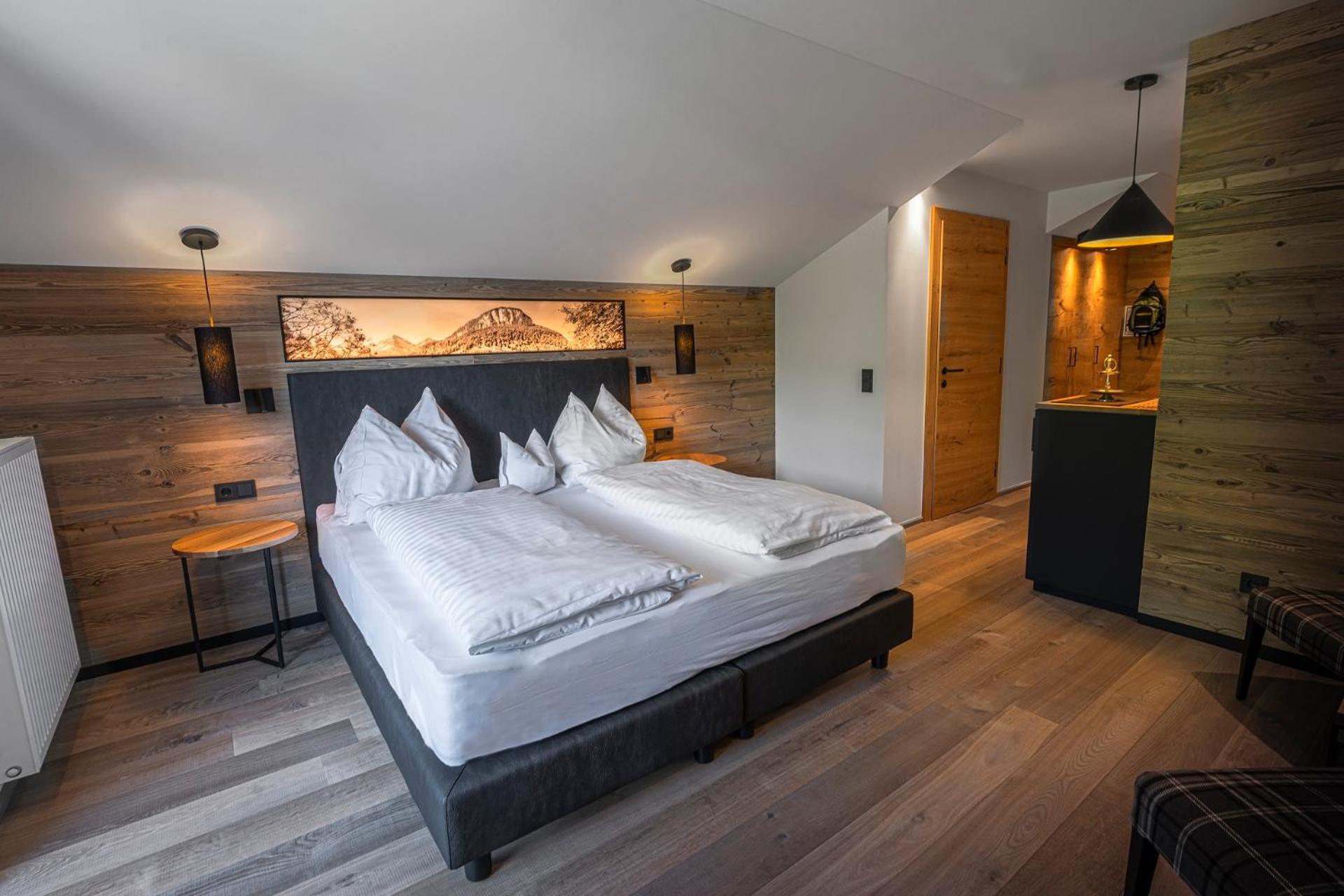 Deluxe Queen Room - Photo 1