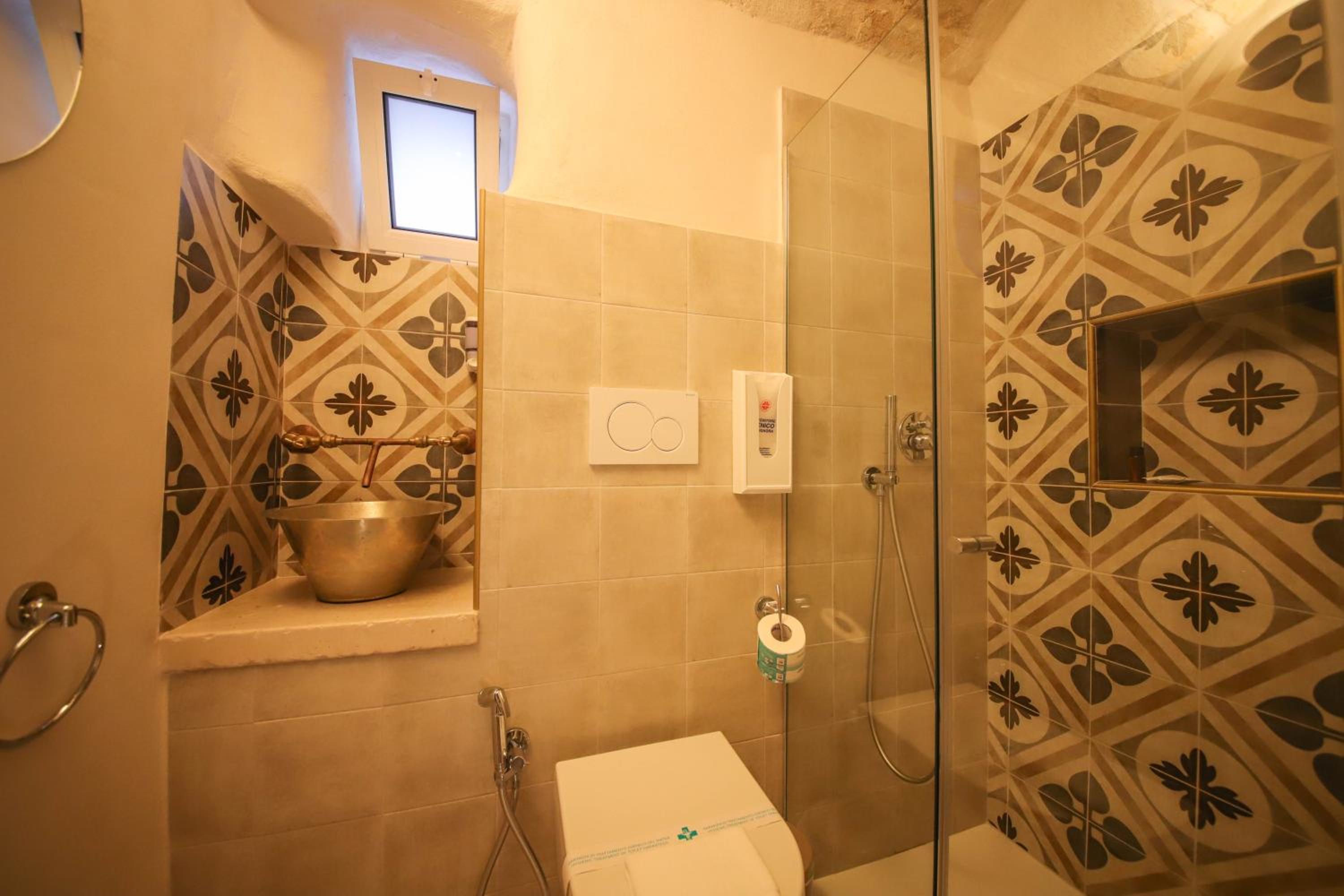 King Room with Spa Bath photo 2