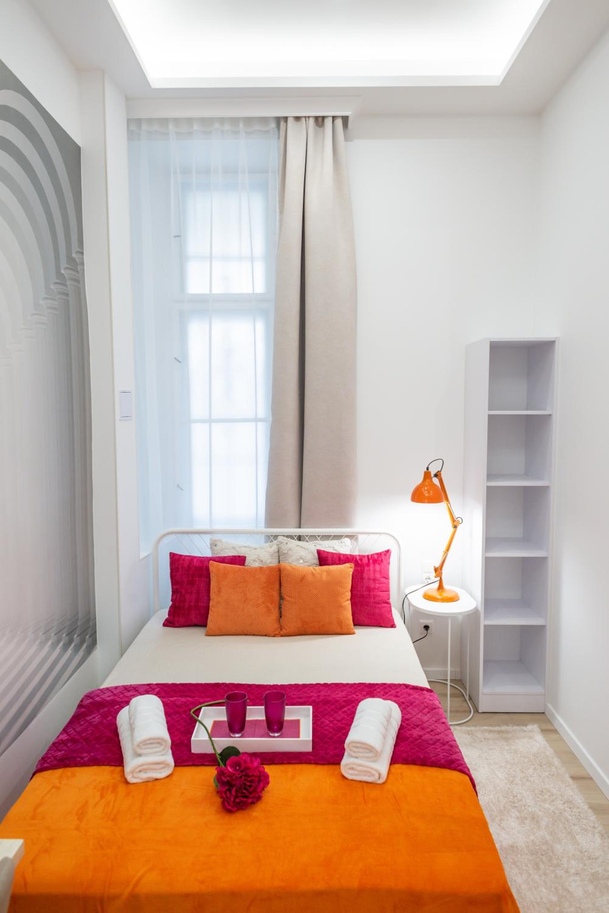 Standard Queen Room - Photo 7