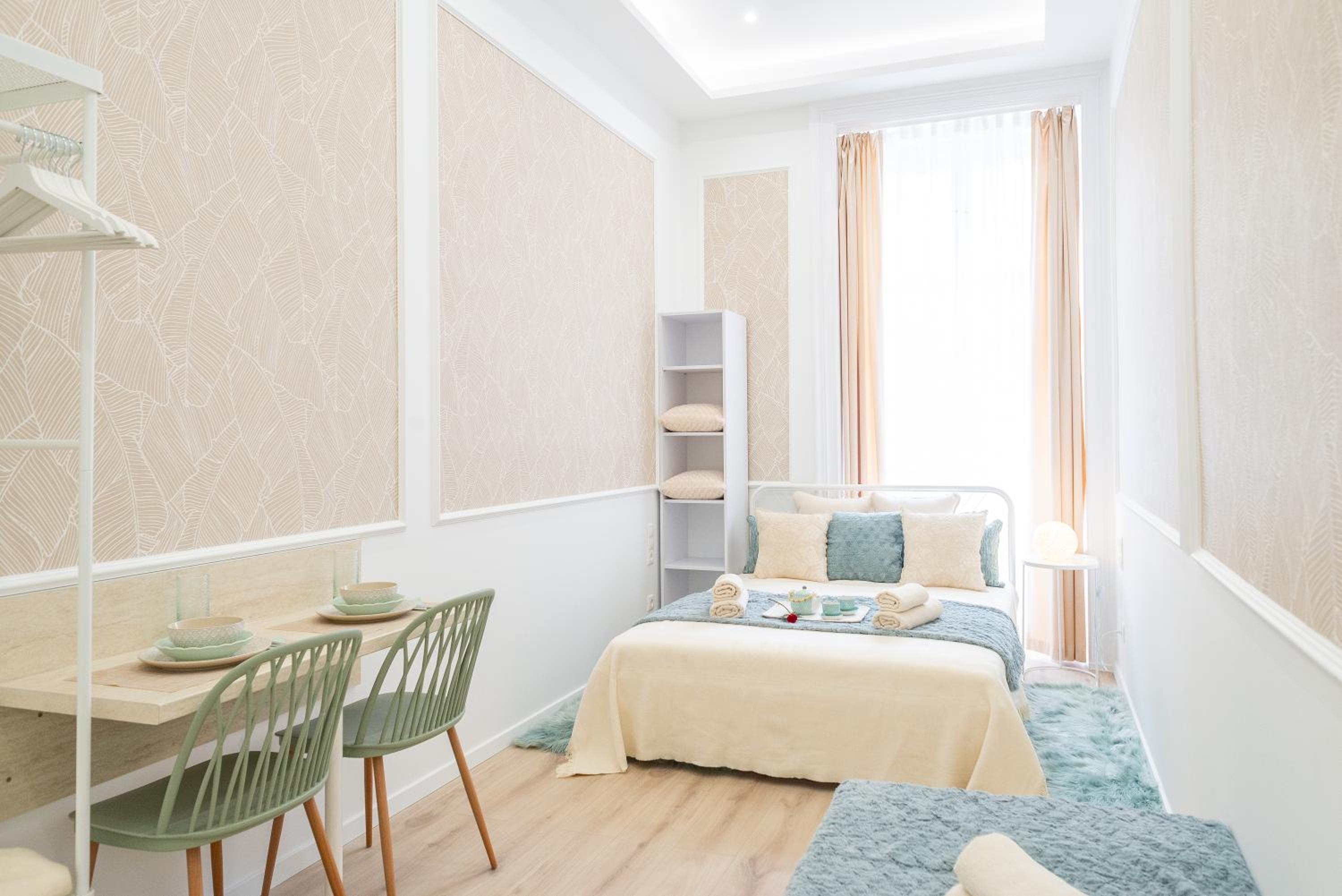 Standard Queen Room - Photo 5