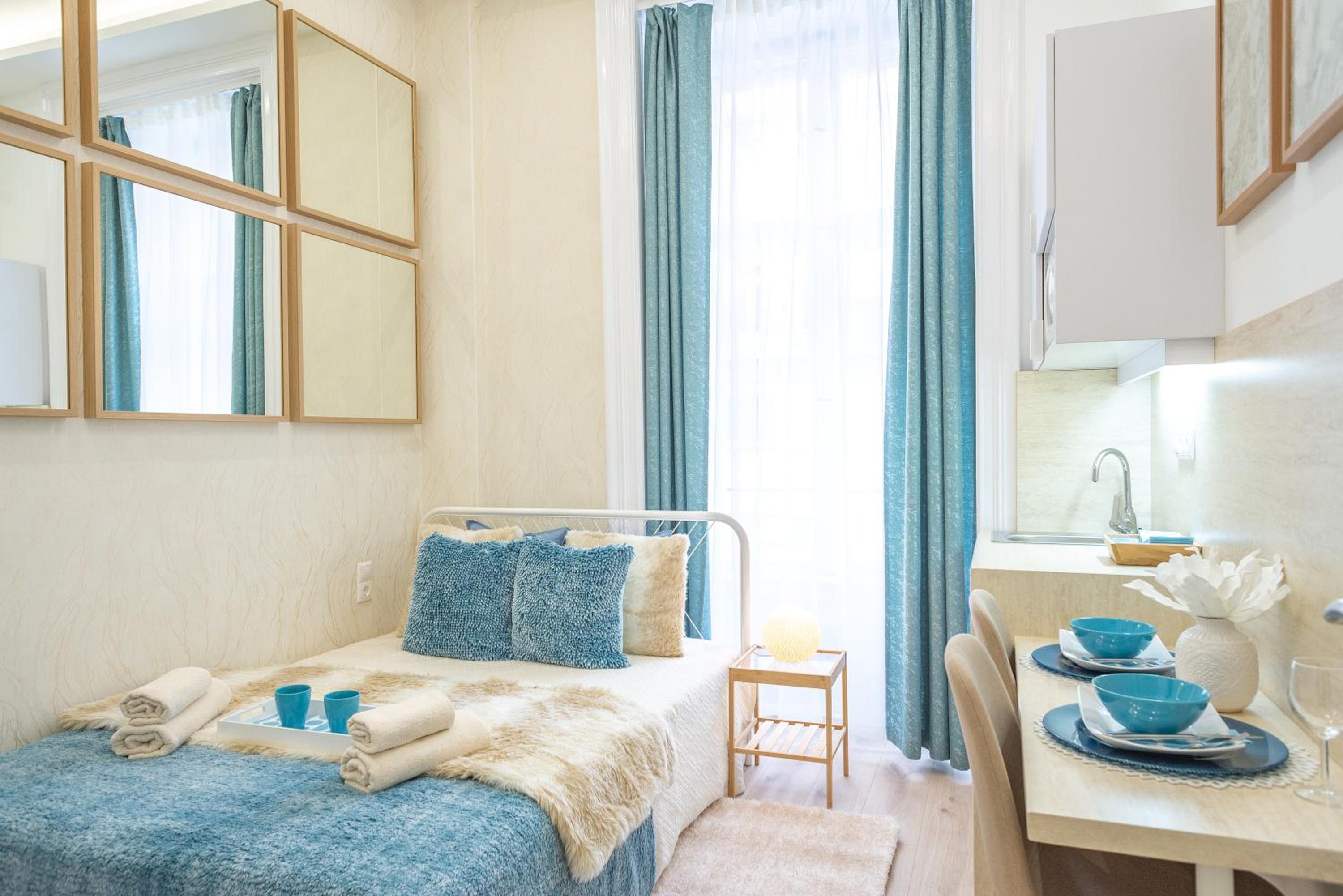 Standard Queen Room - Photo 10