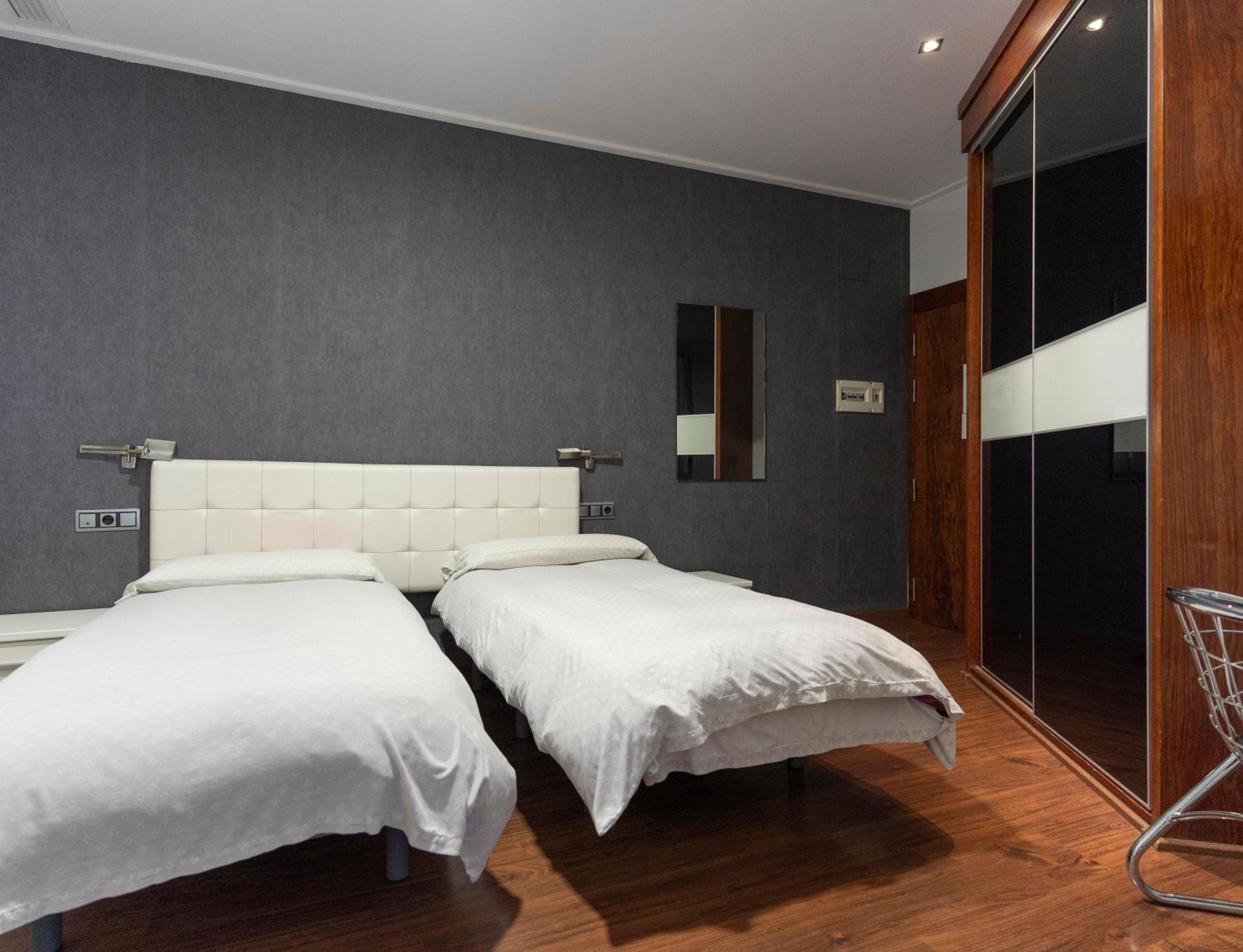 Double or Twin Room - Photo 3