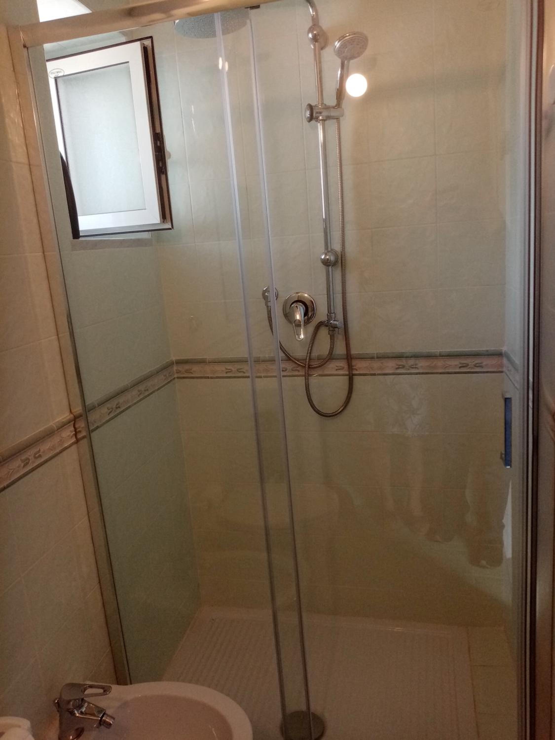 Double Room - Photo 7