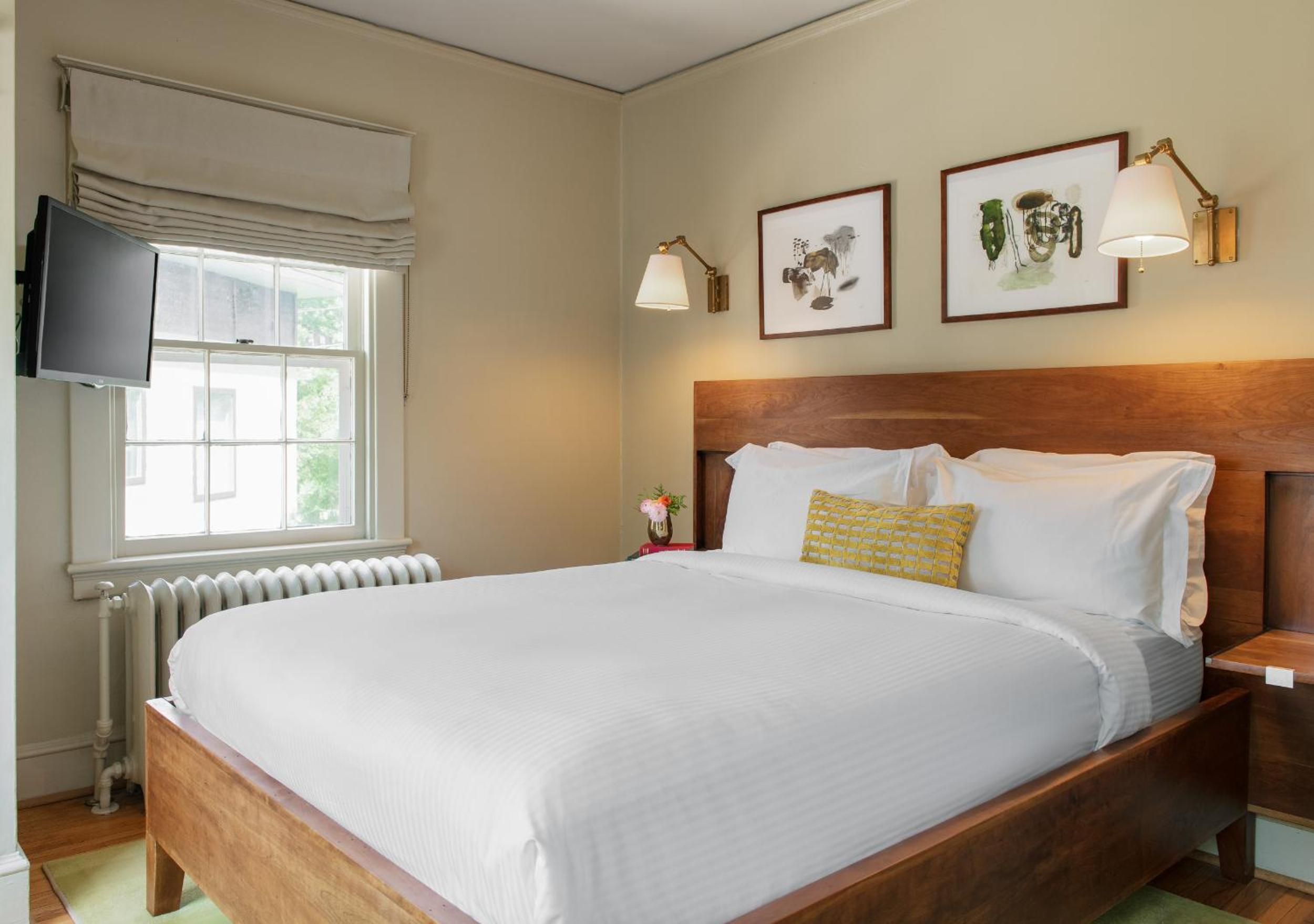 Deluxe Queen Suite photo 1