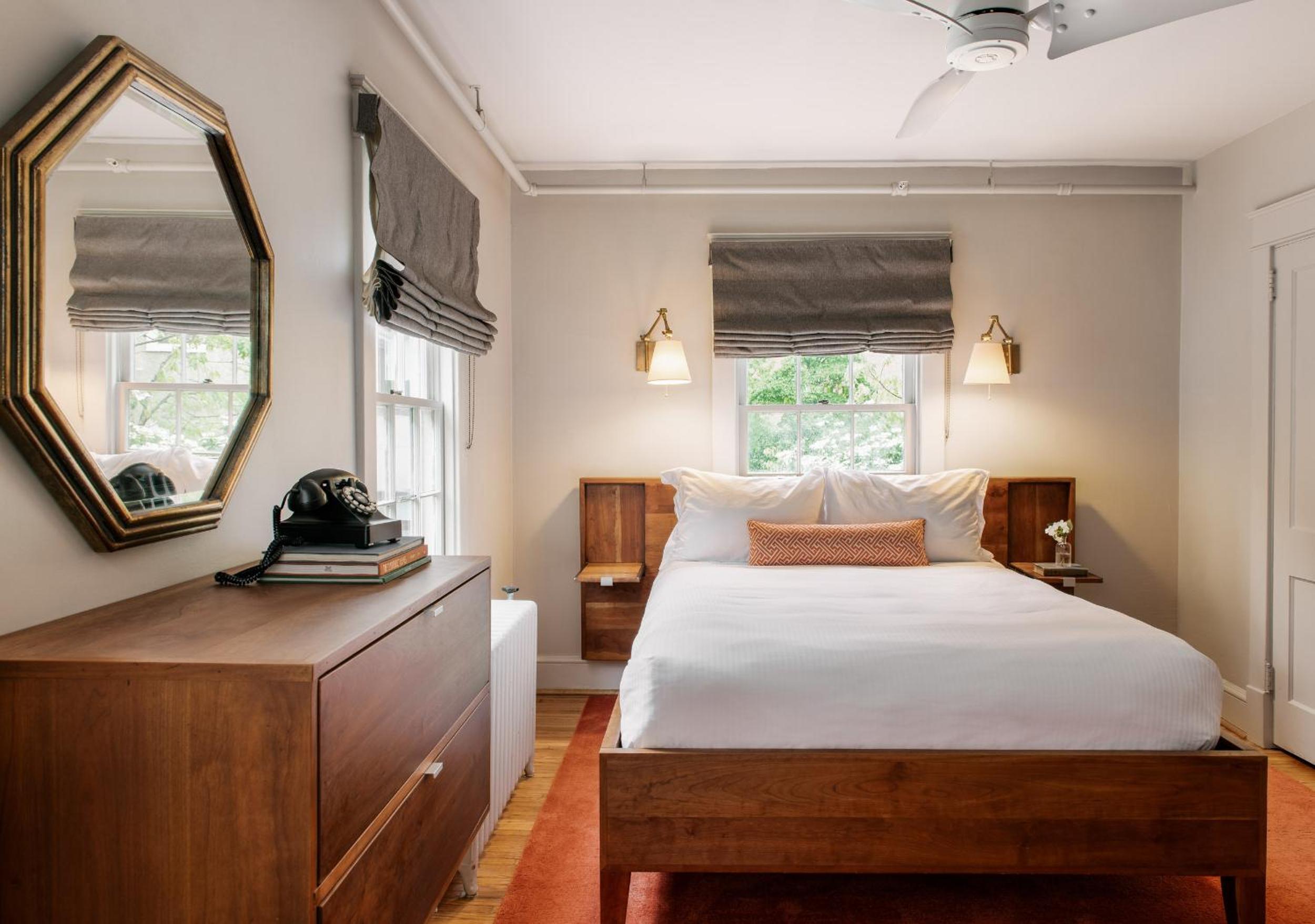 Queen Room photo 1