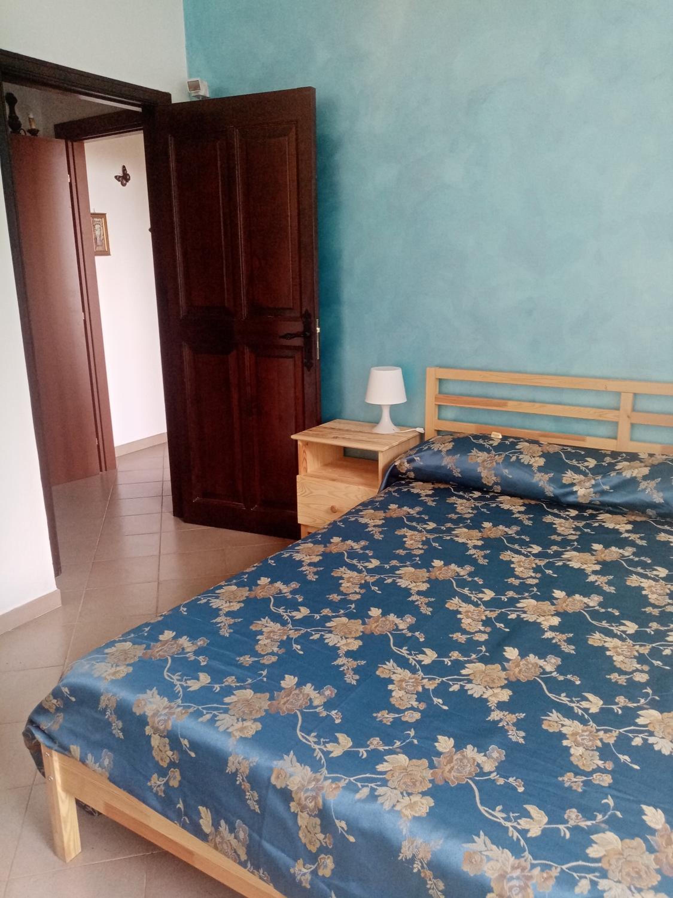 Large Double Room - Photo 4