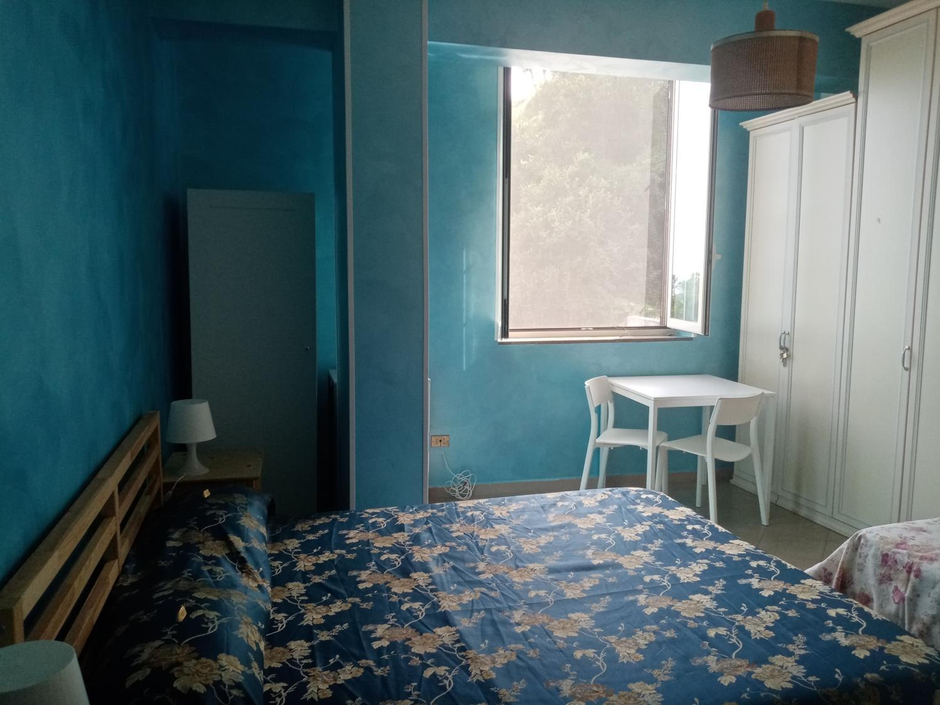 Large Double Room - Photo 2