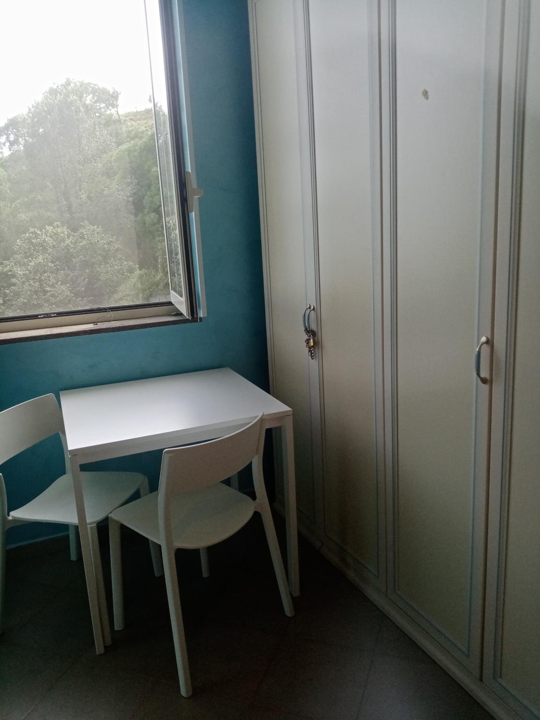 Large Double Room - Photo 5