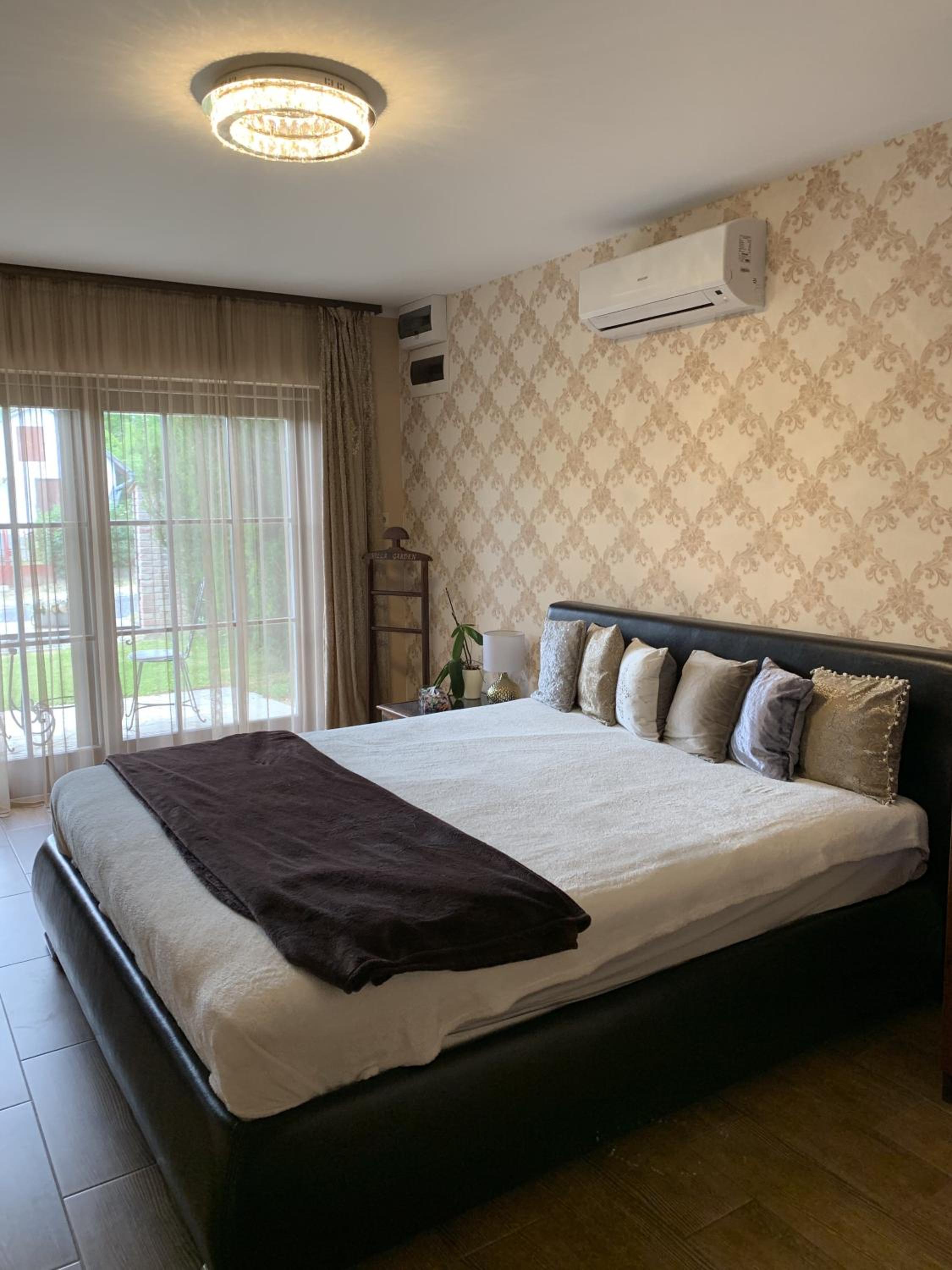 One-Bedroom Apartment - Photo 7