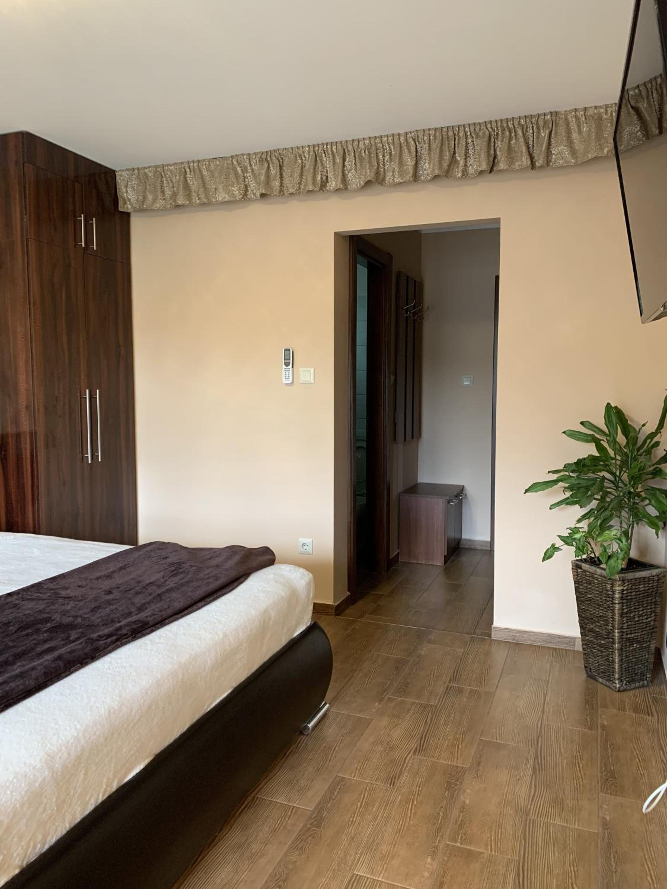 One-Bedroom Apartment - Photo 4