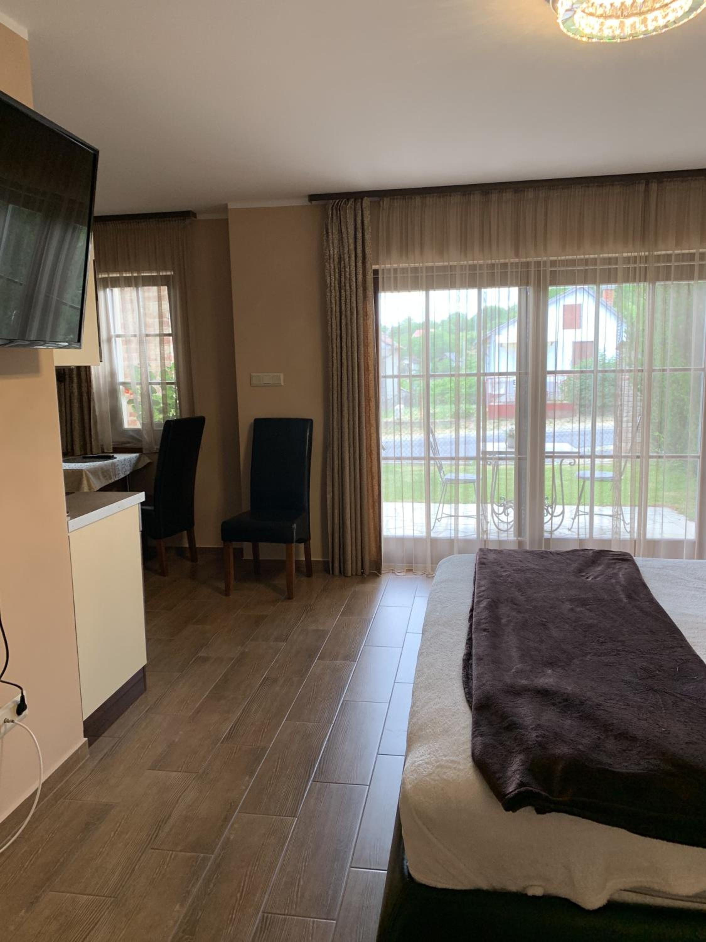 One-Bedroom Apartment - Photo 1