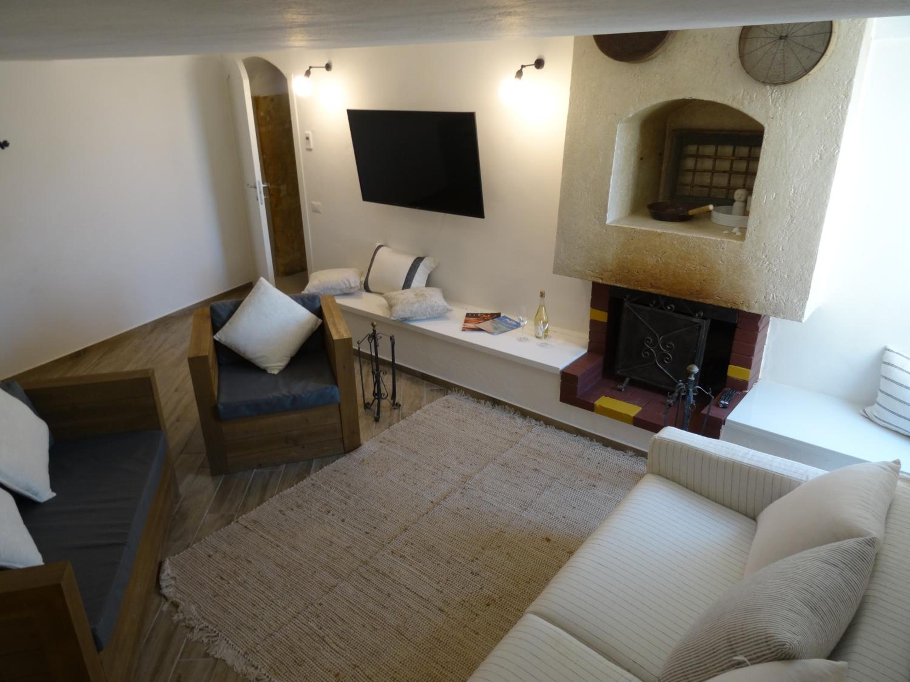 Family Room - Photo 4
