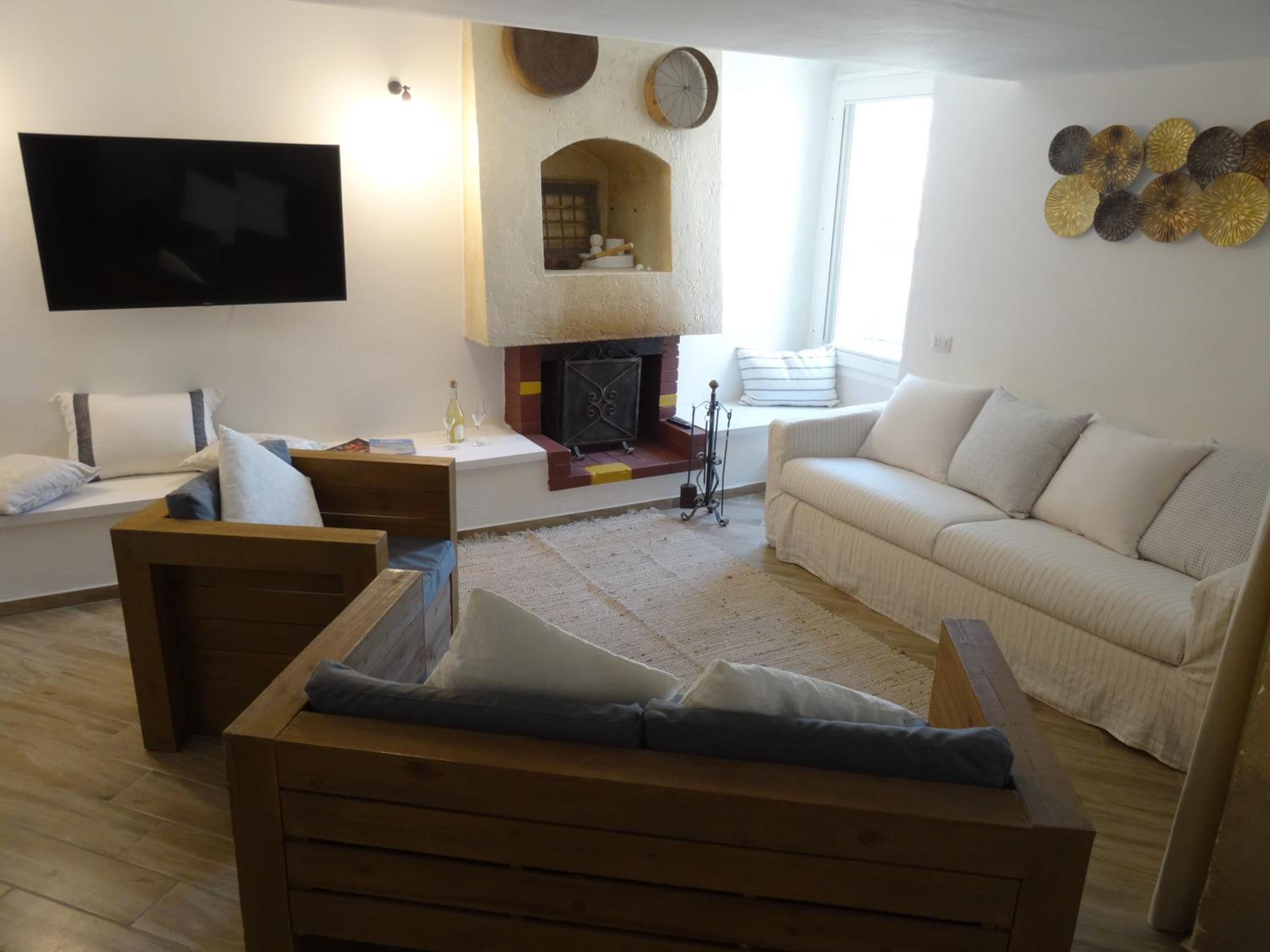 Family Room - Photo 5