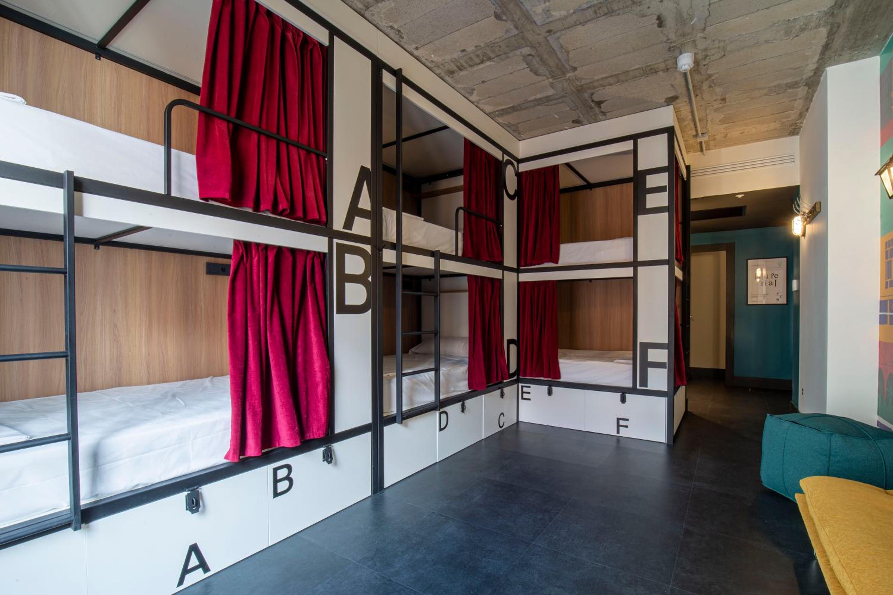 Premium Room (6 Adults) - Photo 4