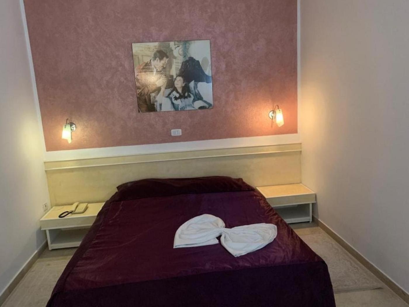 Double or Twin Room - Photo 6