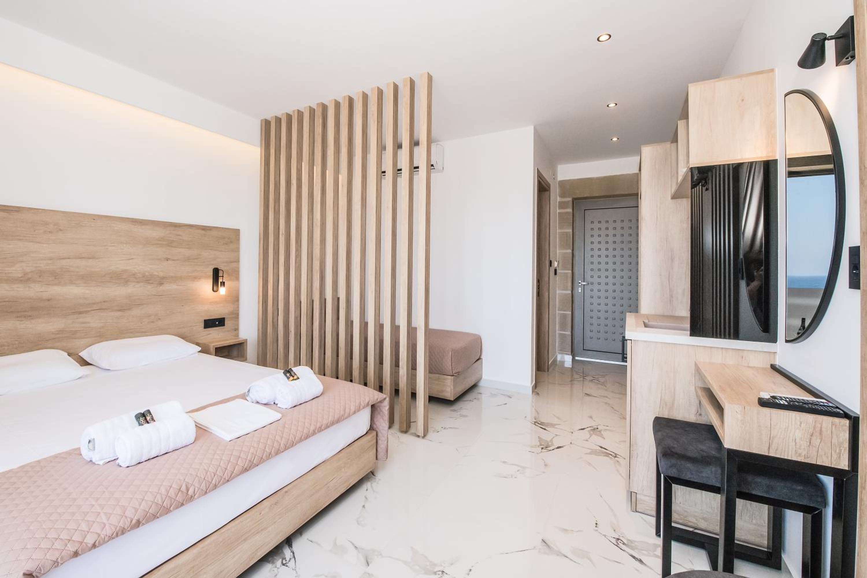 Deluxe Triple Room with Sea View
