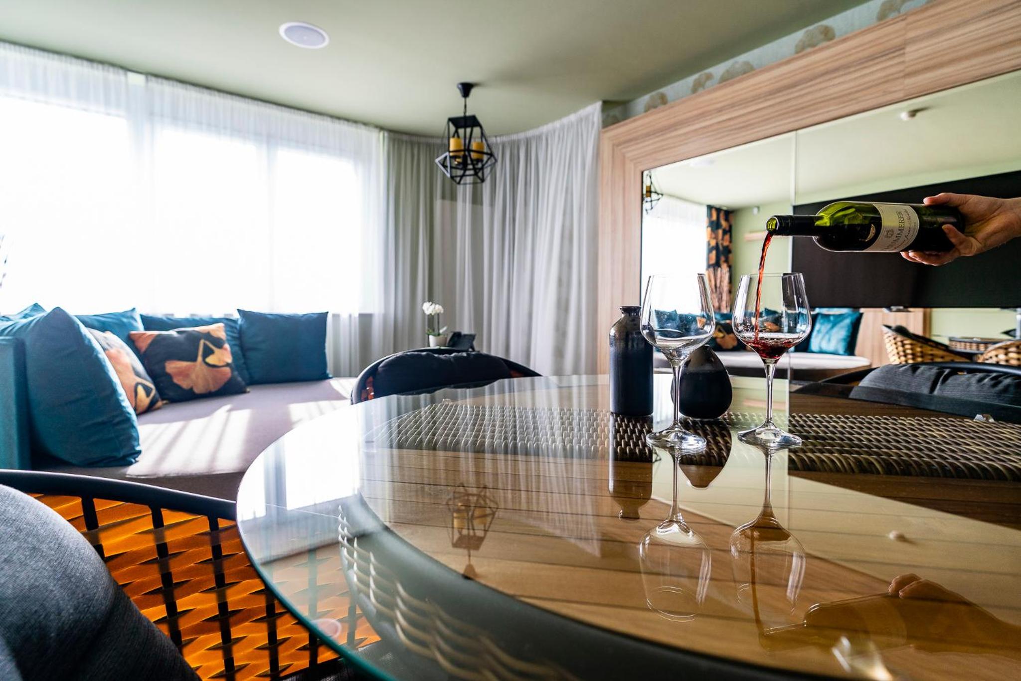 One-Bedroom Suite - Photo 4