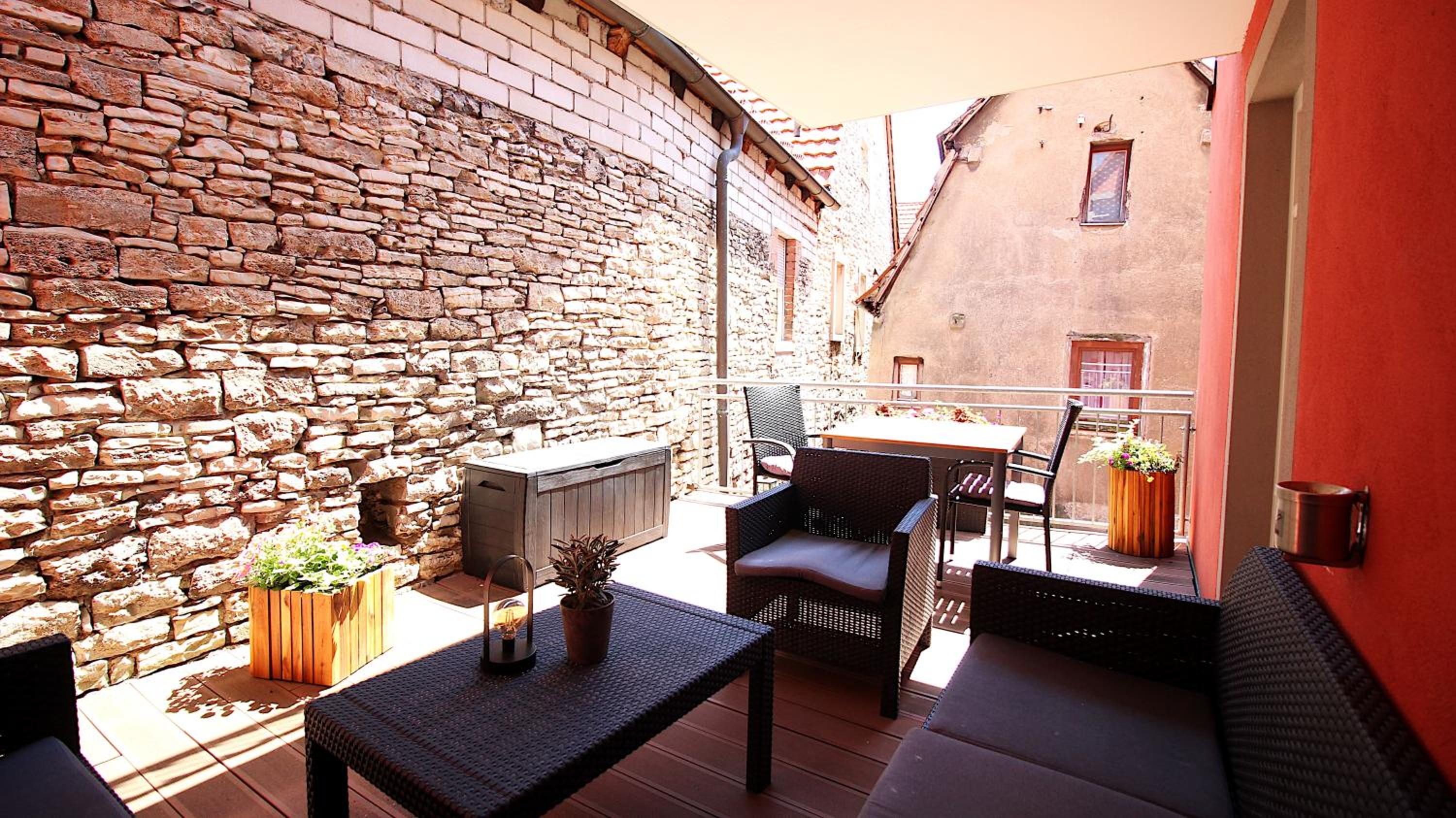 Family Room with Balcony photo 3