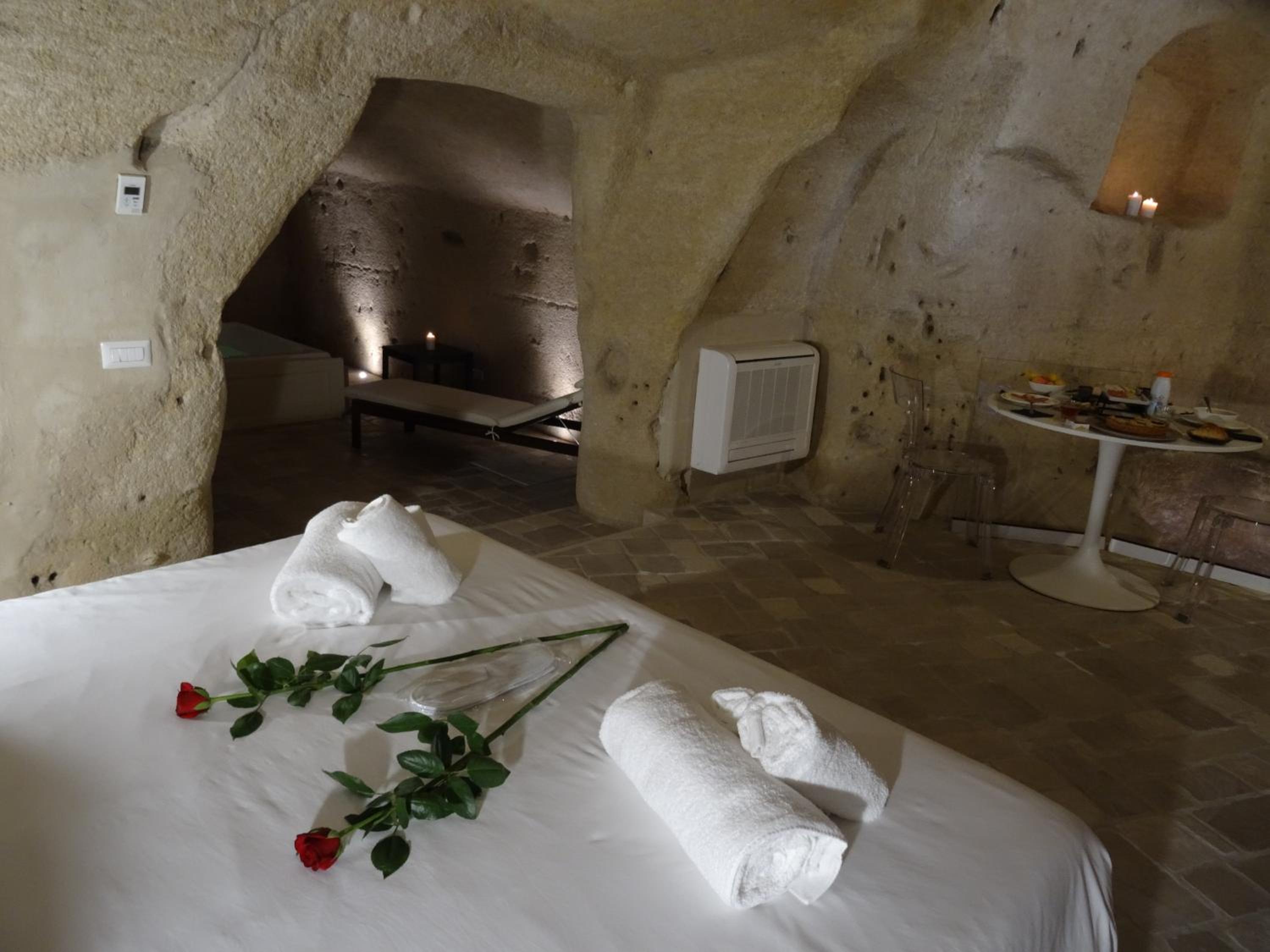 Queen Room with Spa Bath - Photo 10