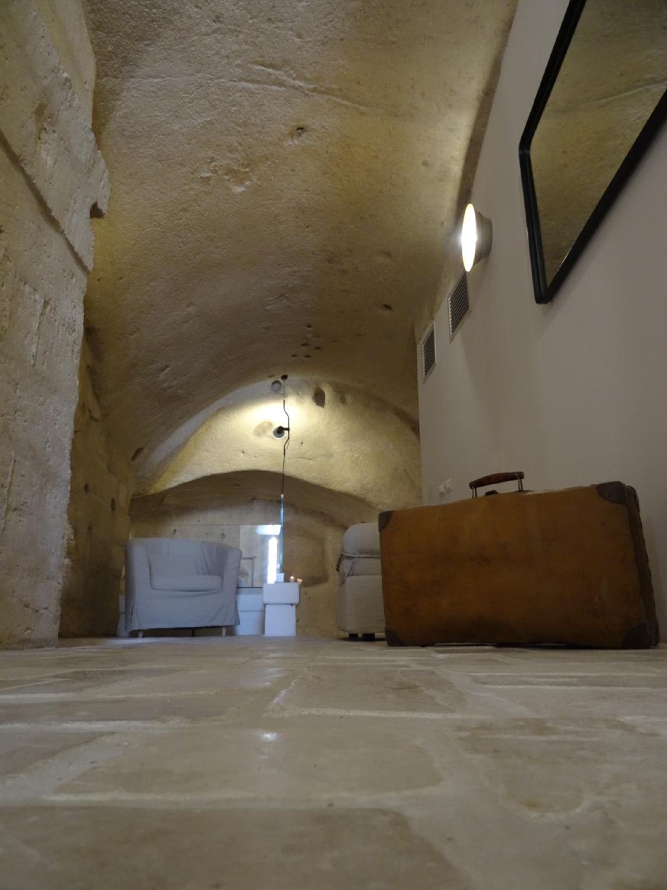 Queen Room with Spa Bath - Photo 18
