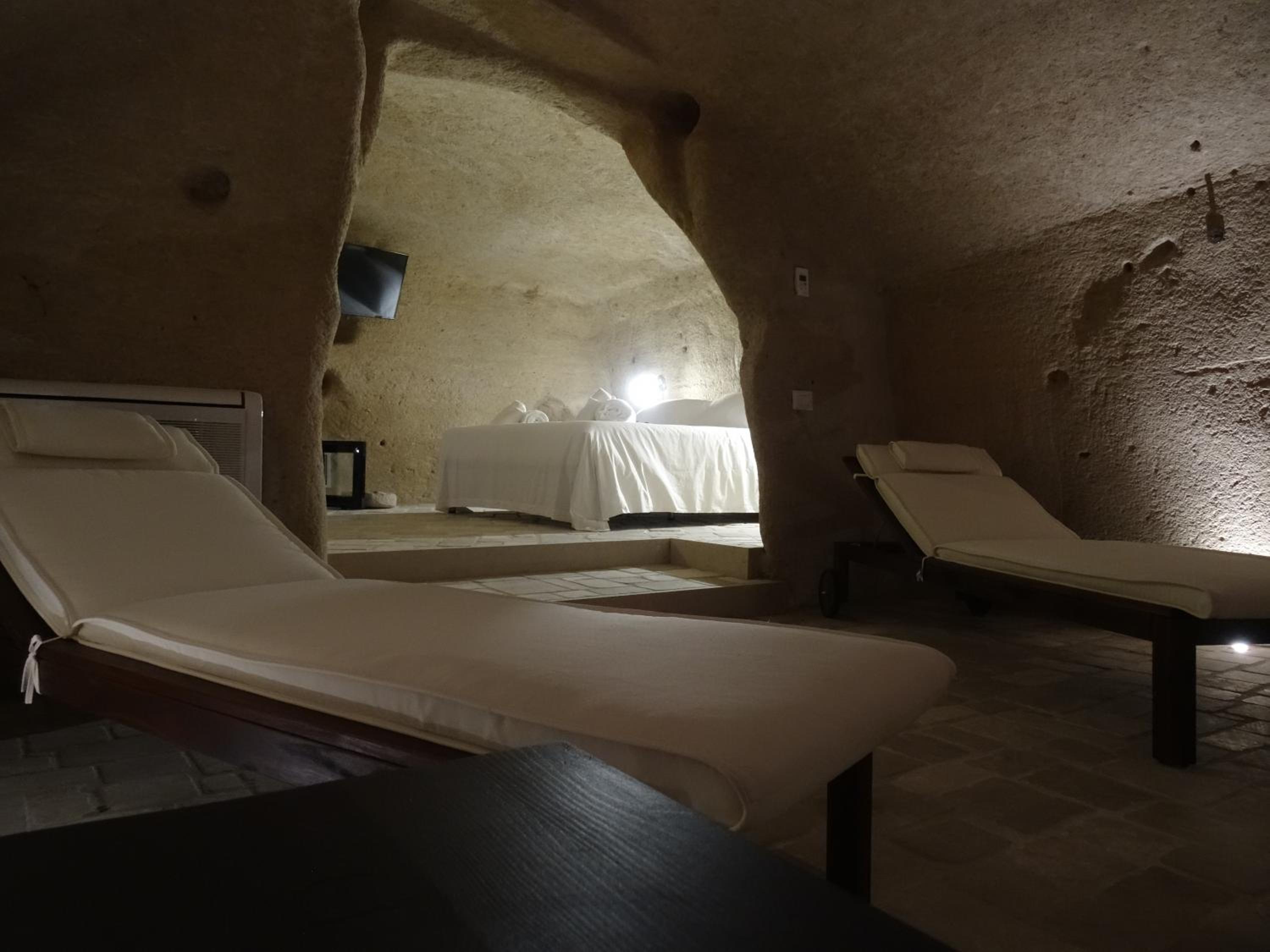 Queen Room with Spa Bath - Photo 3