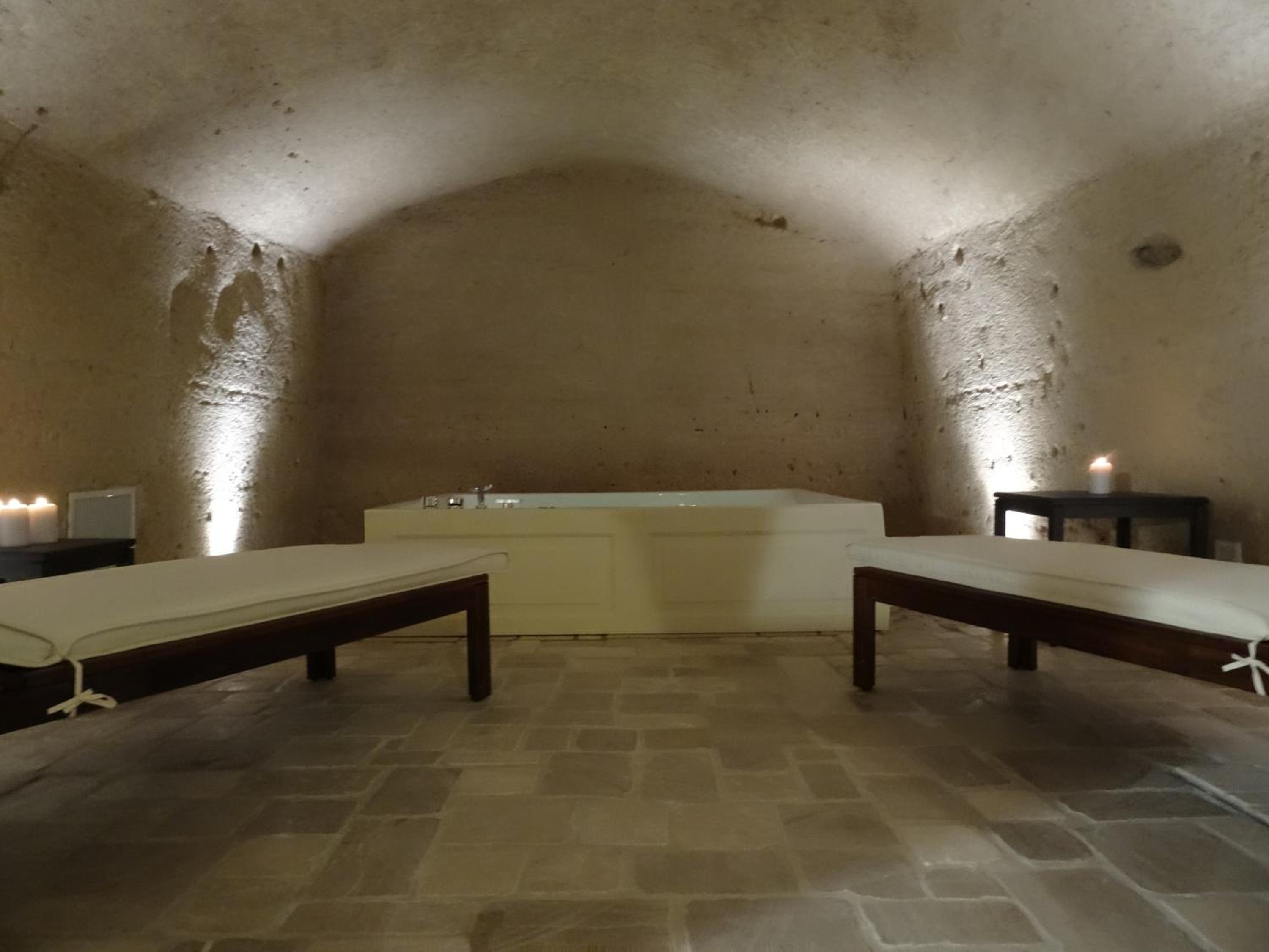 Queen Room with Spa Bath - Photo 8
