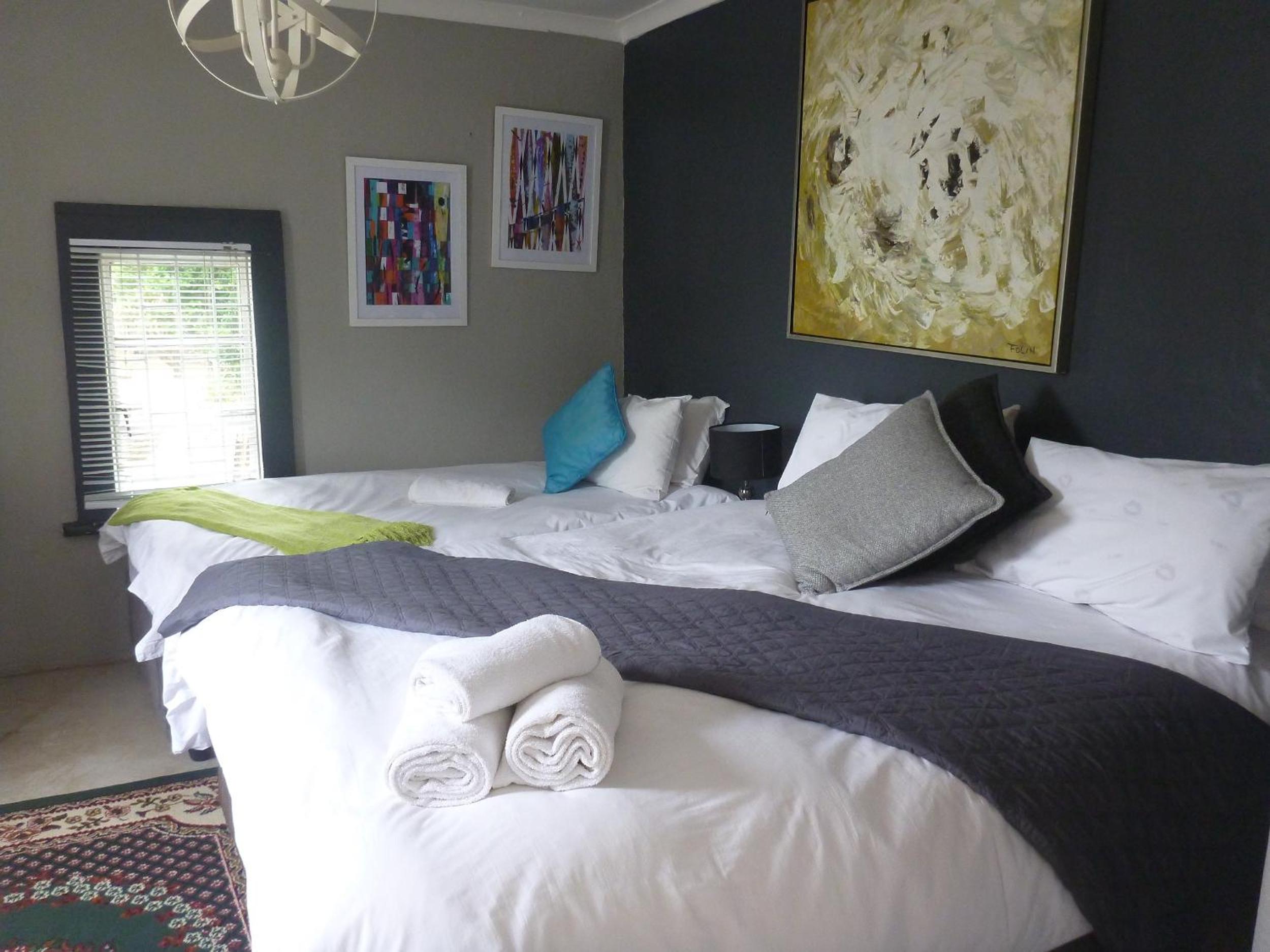 Deluxe Queen Suite - Photo 11