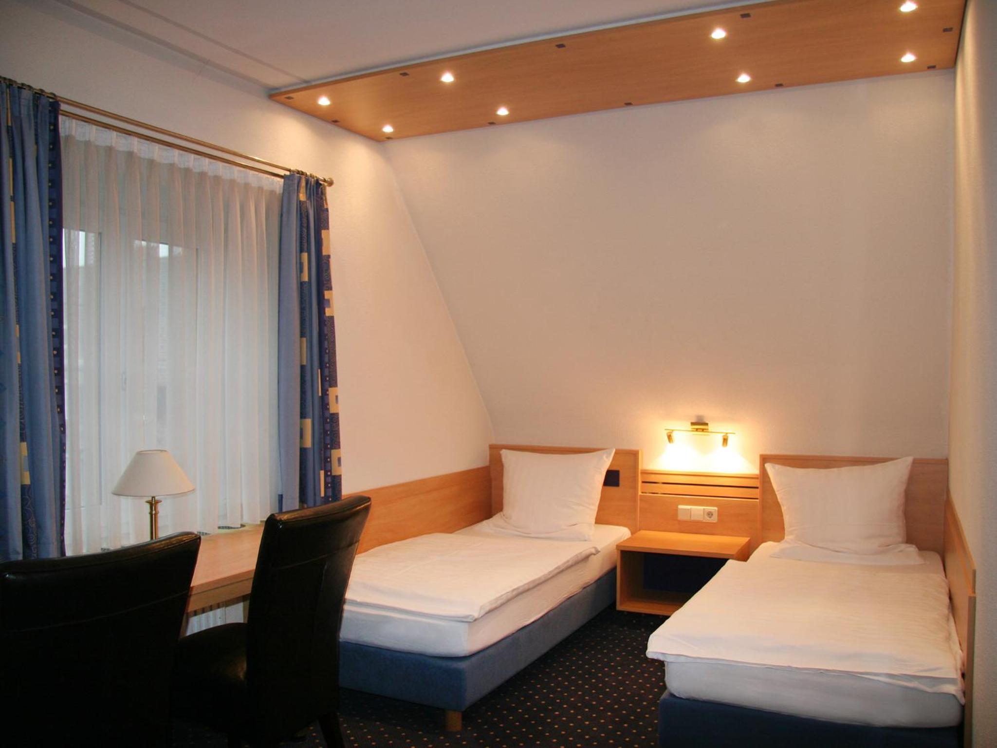 Standard Twin Room photo 2