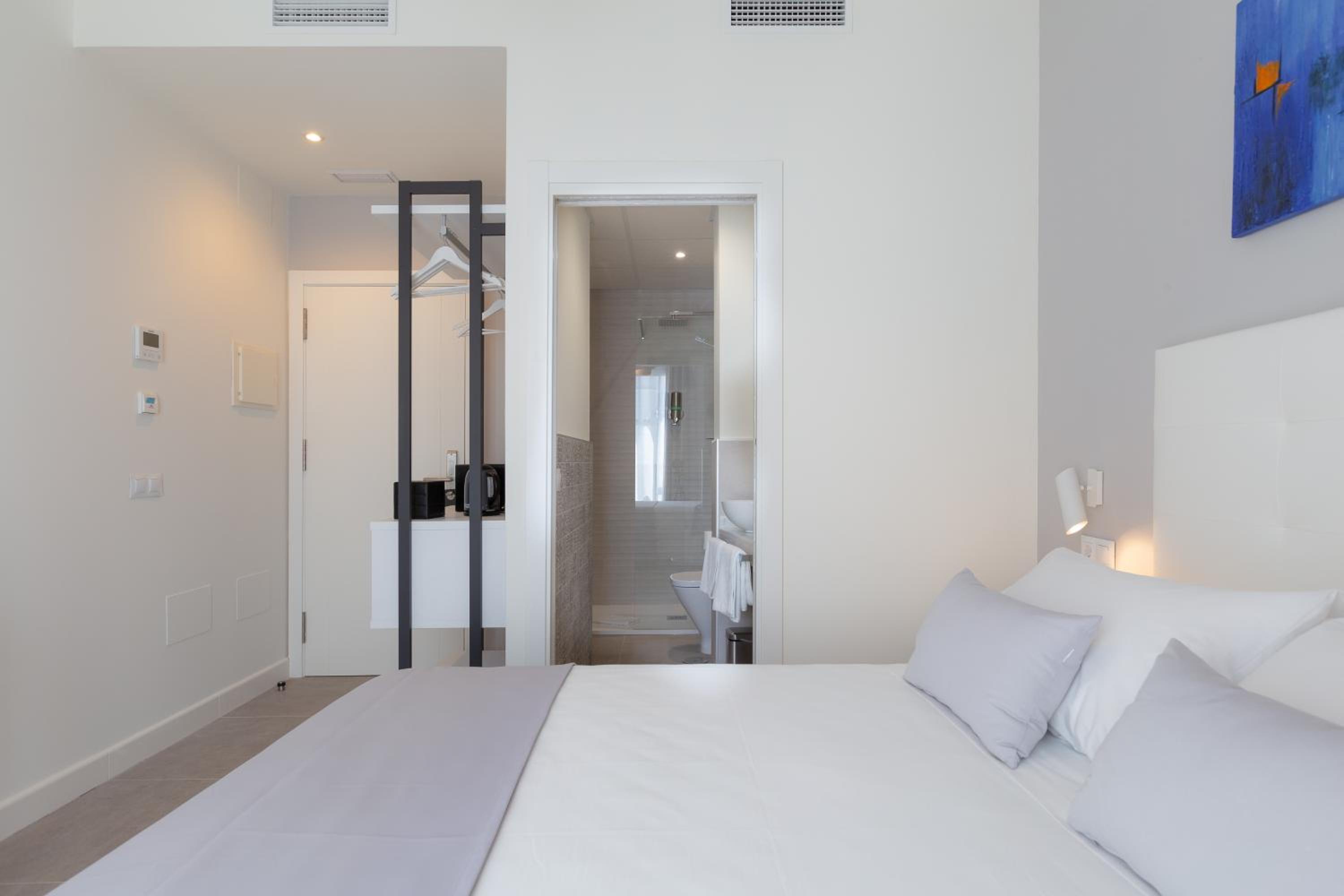 Standard Double Room - Photo 4