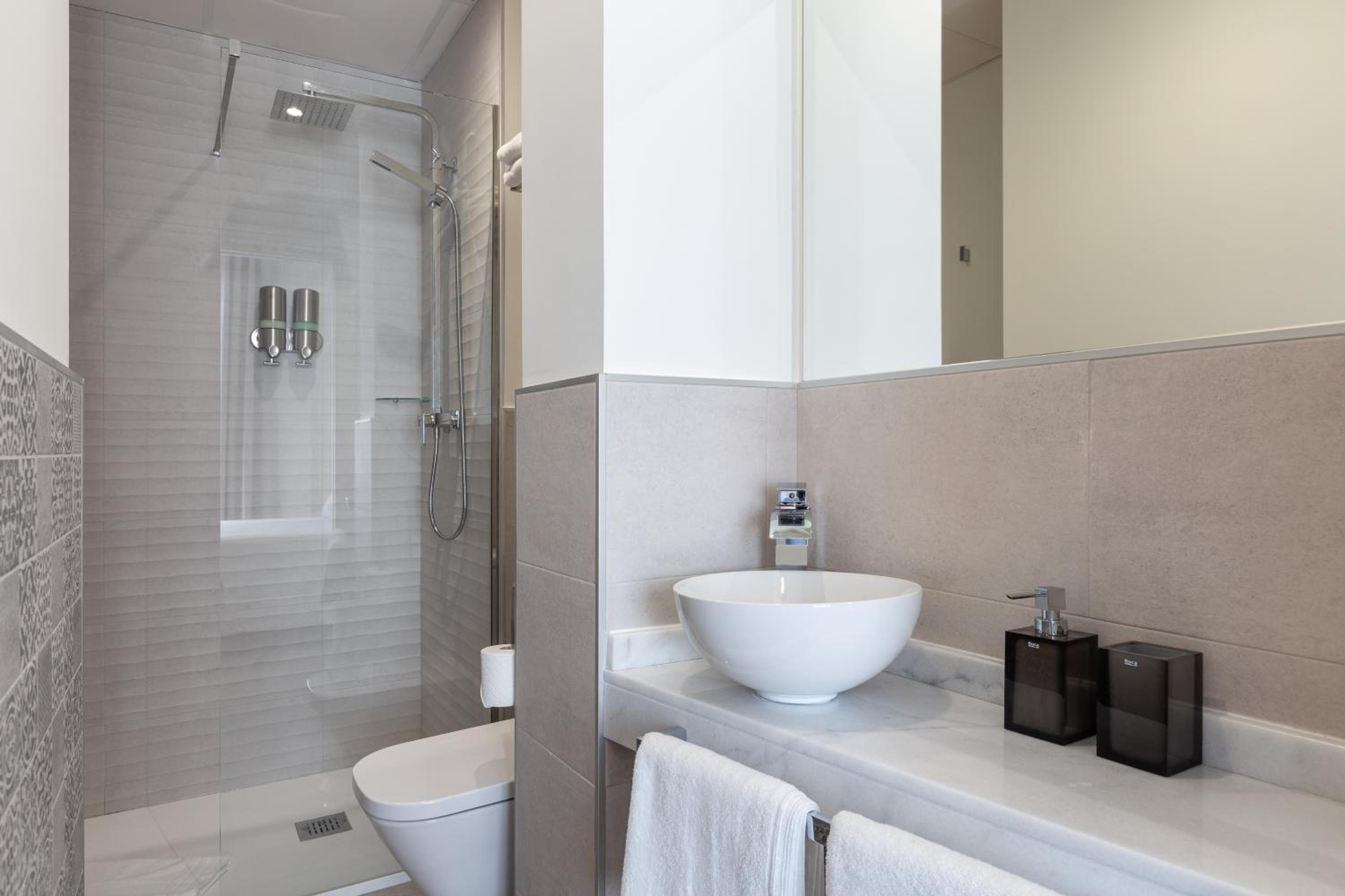 Standard Double Room - Photo 6