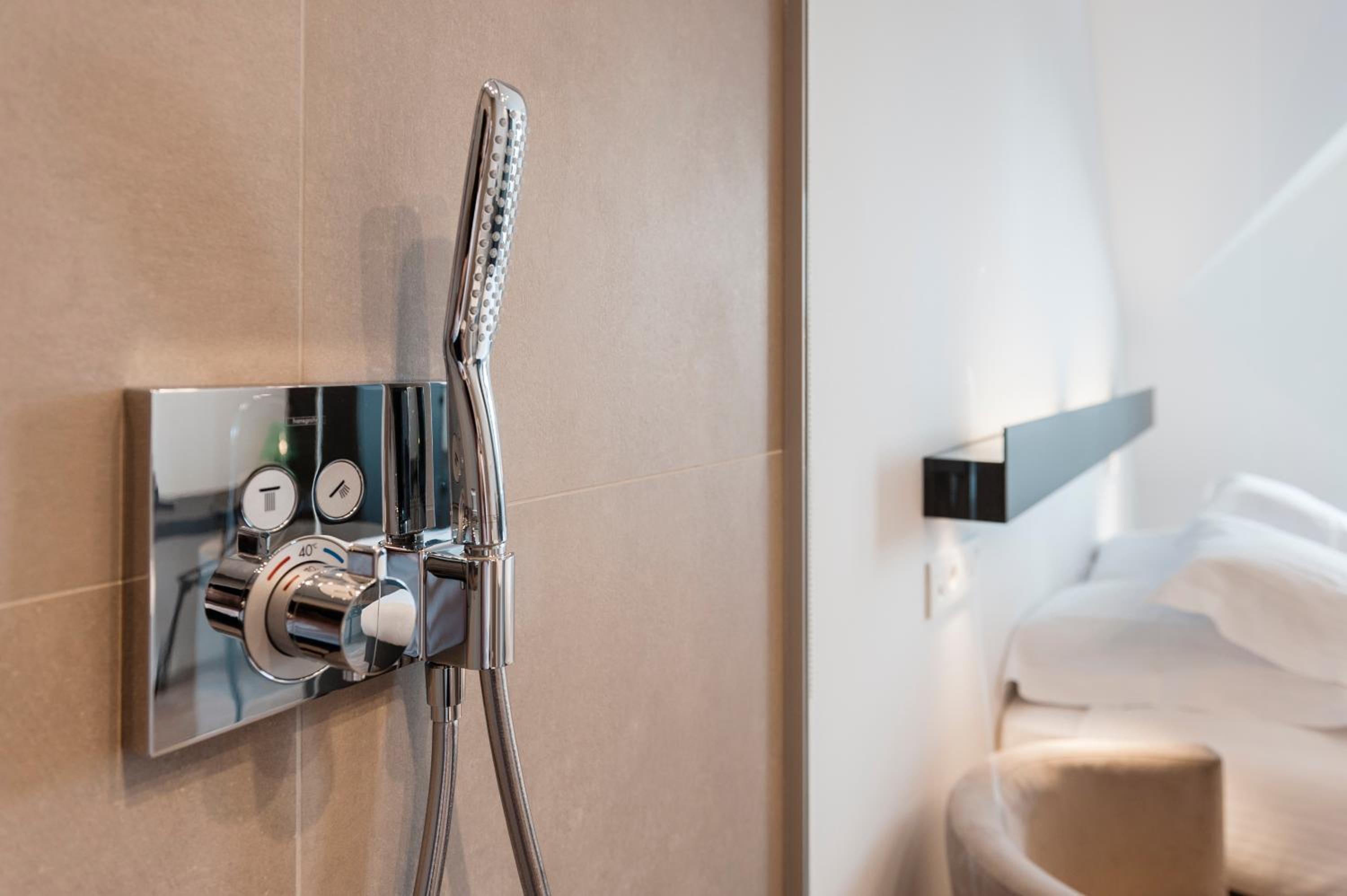 Standard Double or Twin Room - Photo 8