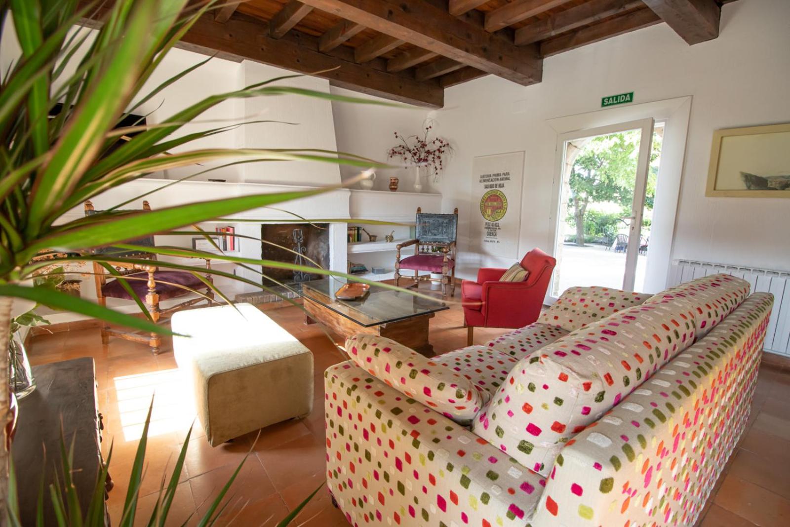 Six-Bedroom House - Photo 43