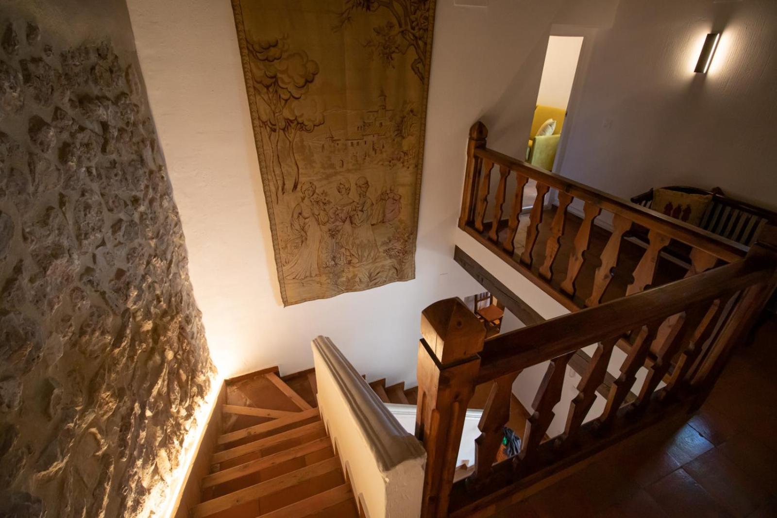 Six-Bedroom House - Photo 31