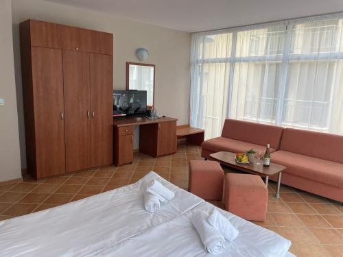 Double Room with Extra Bed - Photo 3