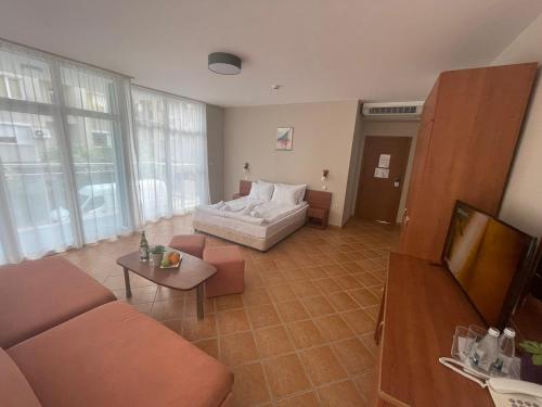 Double Room with Extra Bed - Photo 6