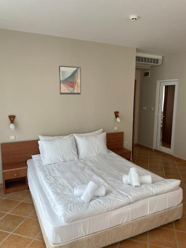 Double Room with Extra Bed - Photo 8