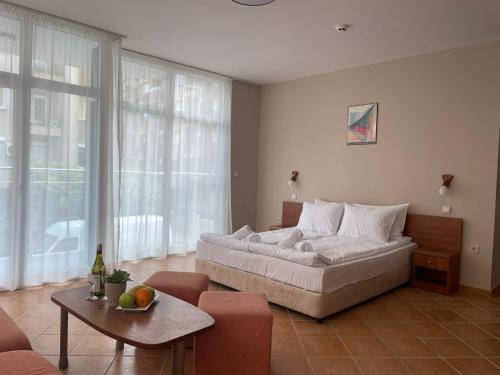 Double Room with Extra Bed - Photo 10