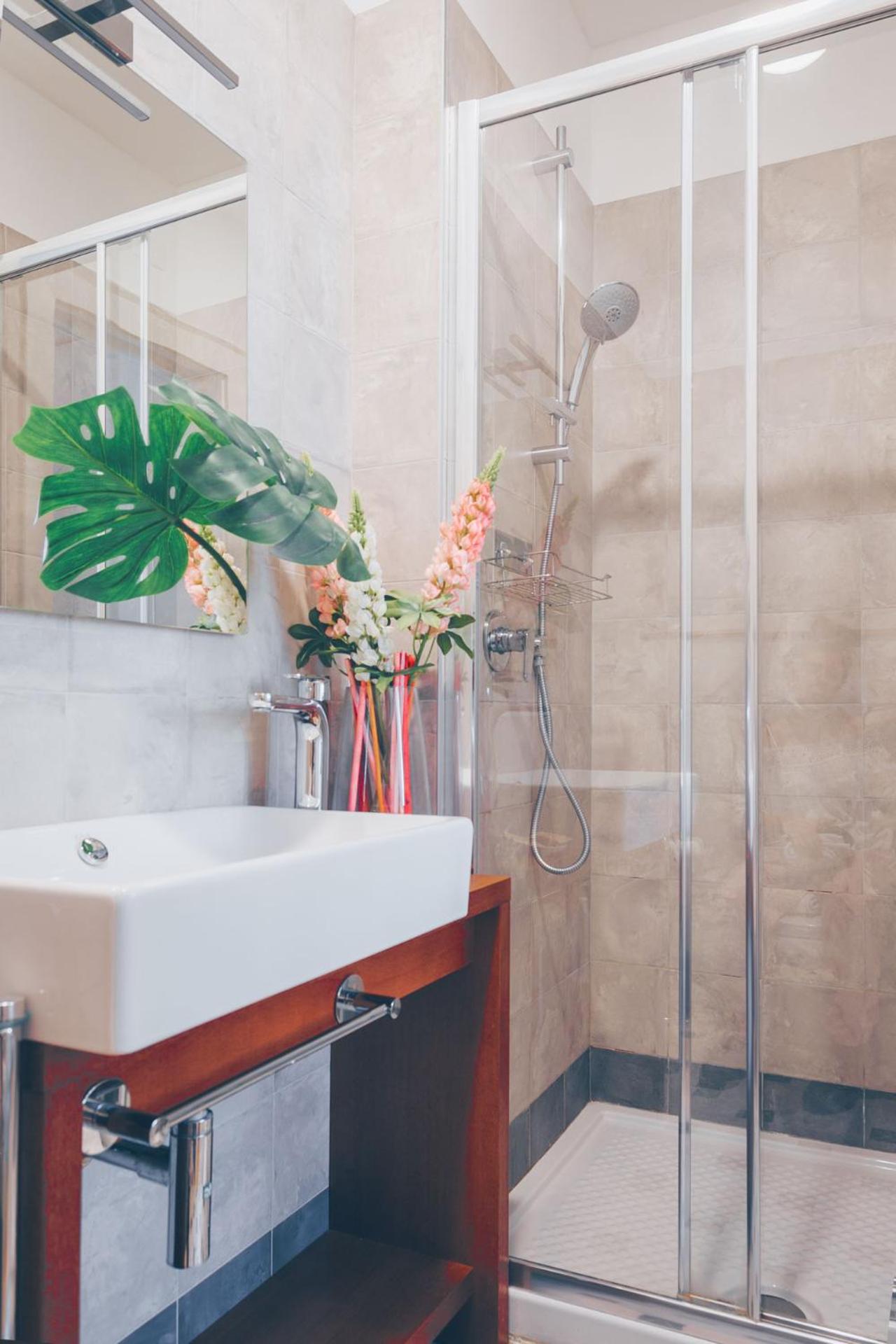 Double or Twin Room with Private Bathroom photo 3