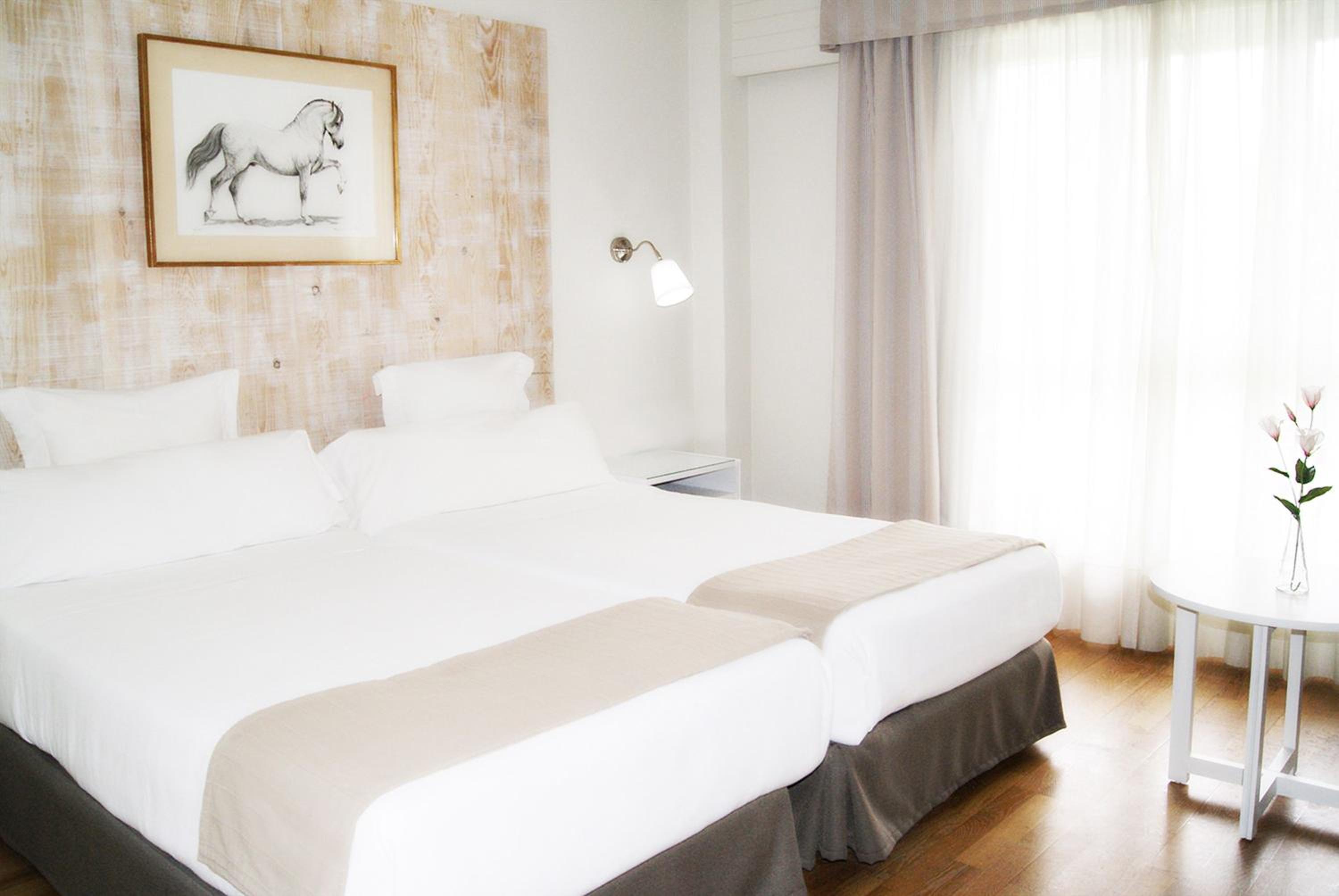 Standard Double or Twin Room - Photo 3